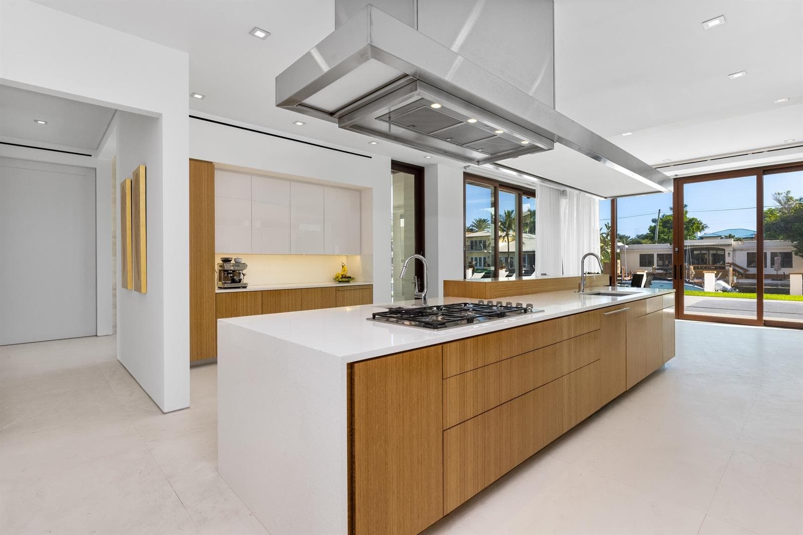 10 Pelican Dr