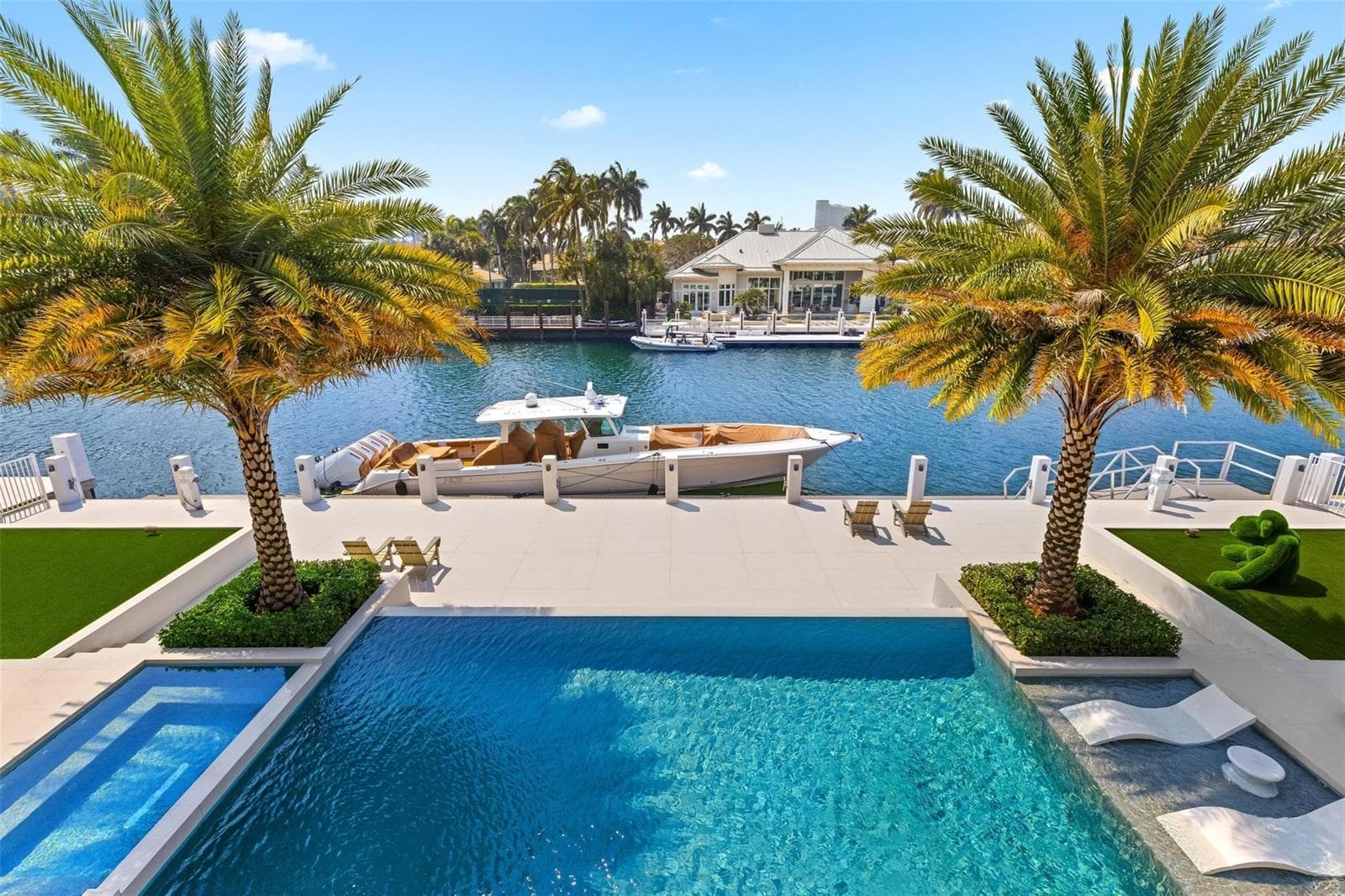 2520 Del Lago Dr