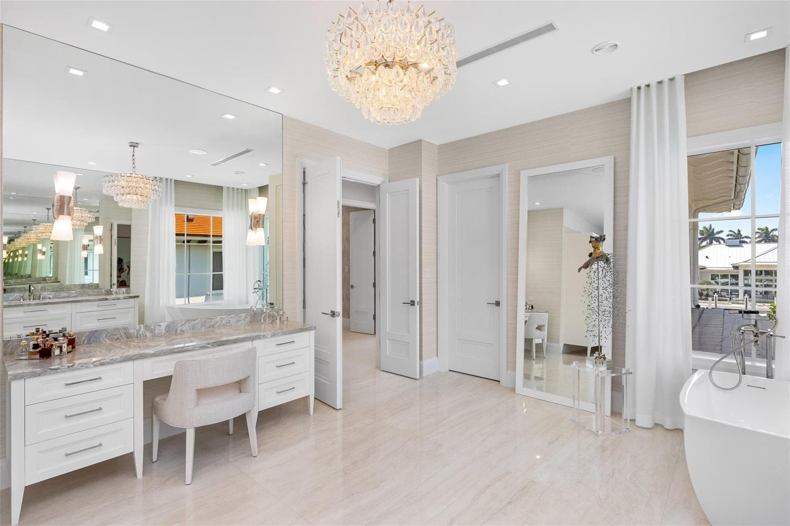 2520 Del Lago Dr