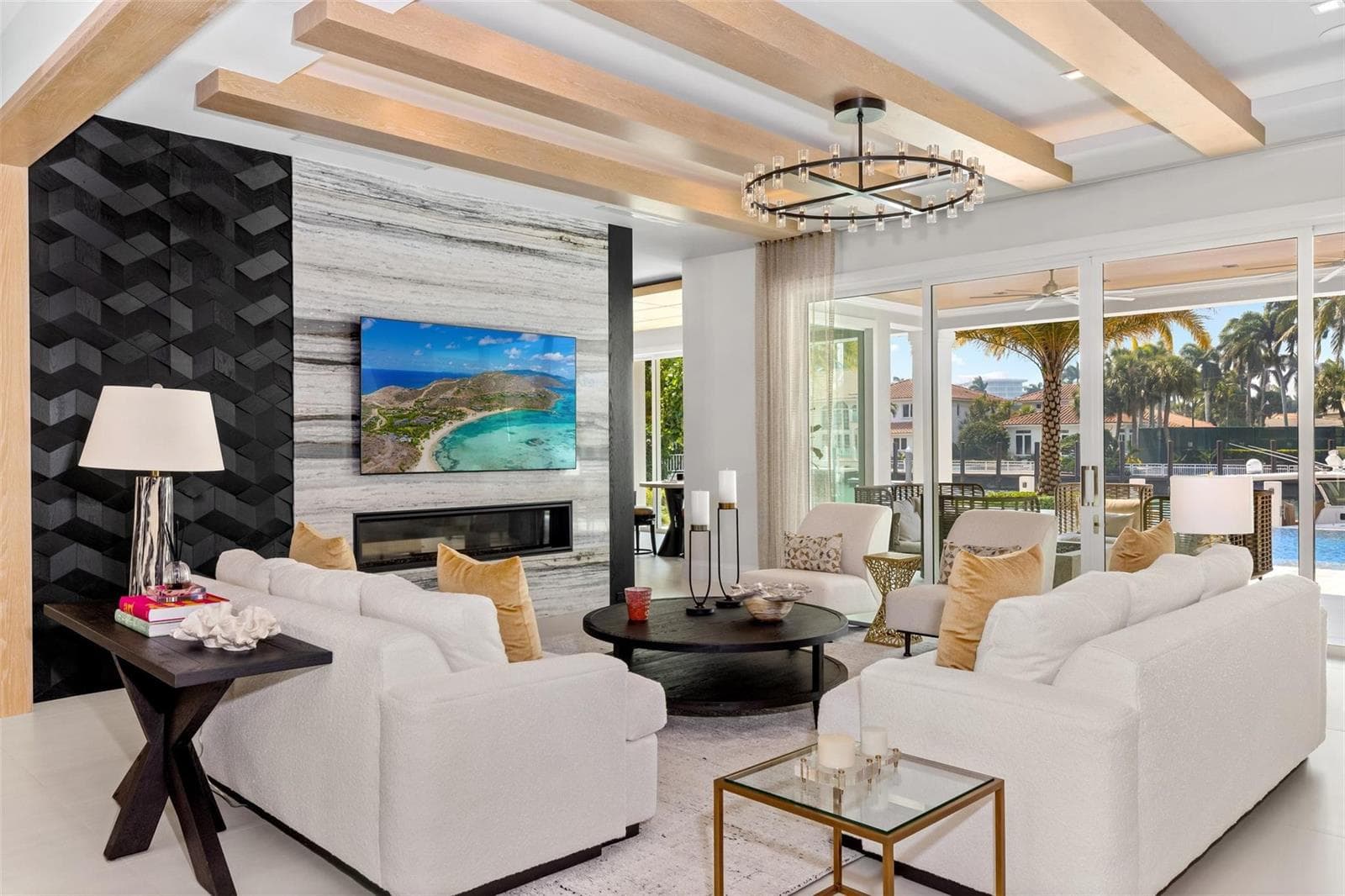 2520 Del Lago Dr
