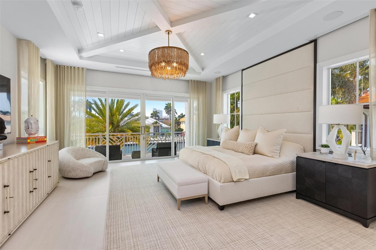 2520 Del Lago Dr
