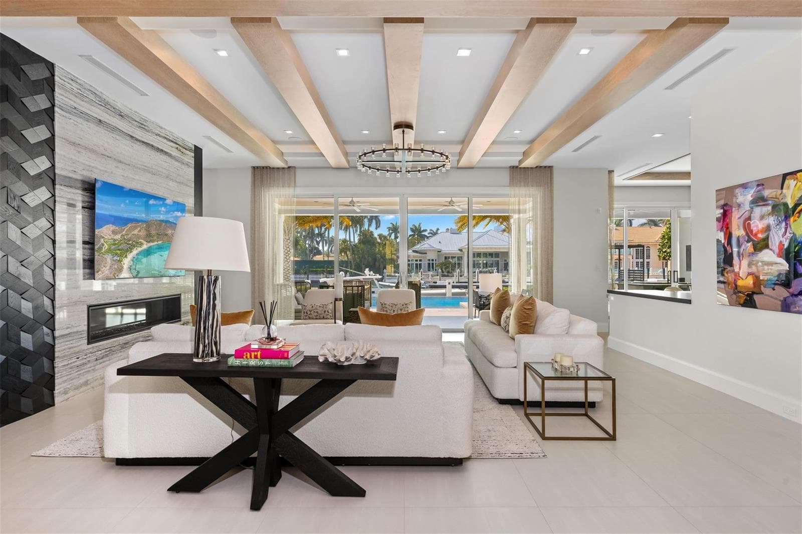 2520 Del Lago Dr