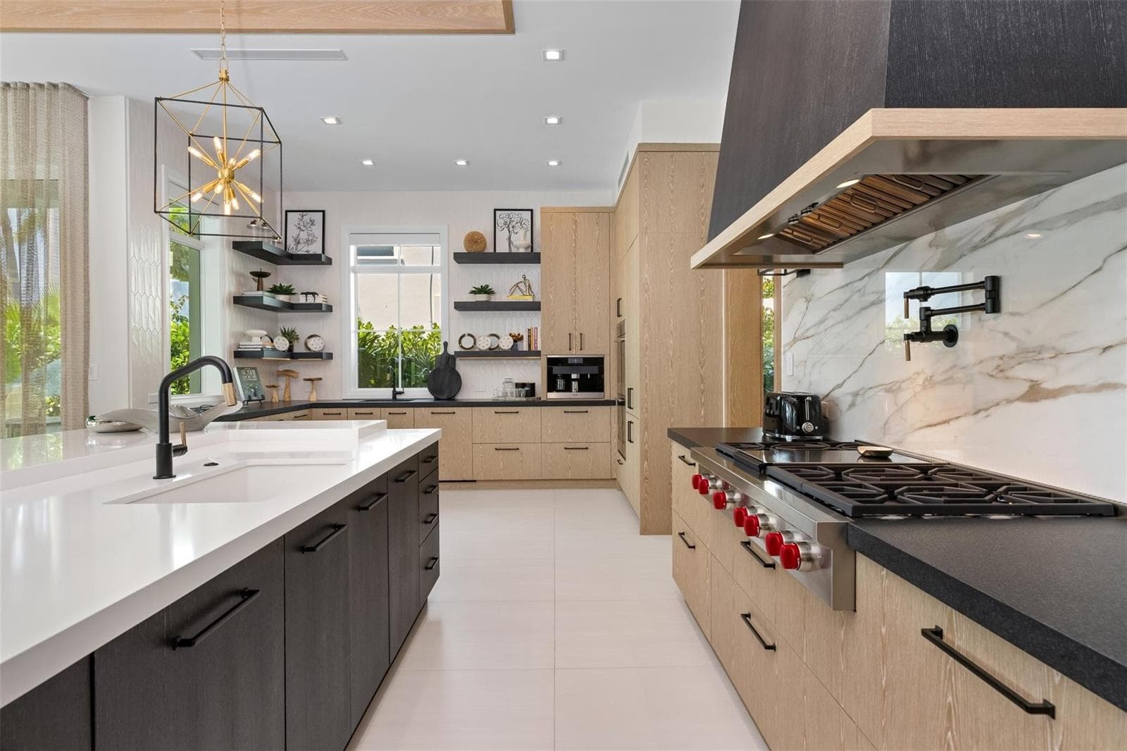 2520 Del Lago Dr