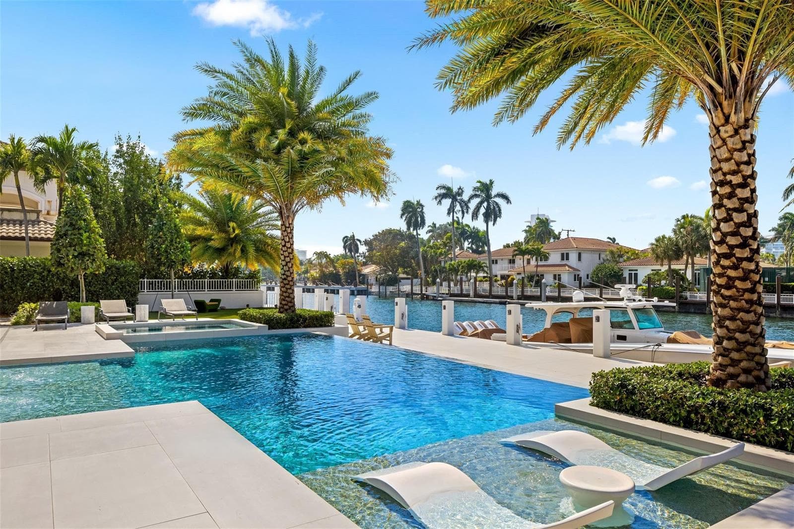 2520 Del Lago Dr