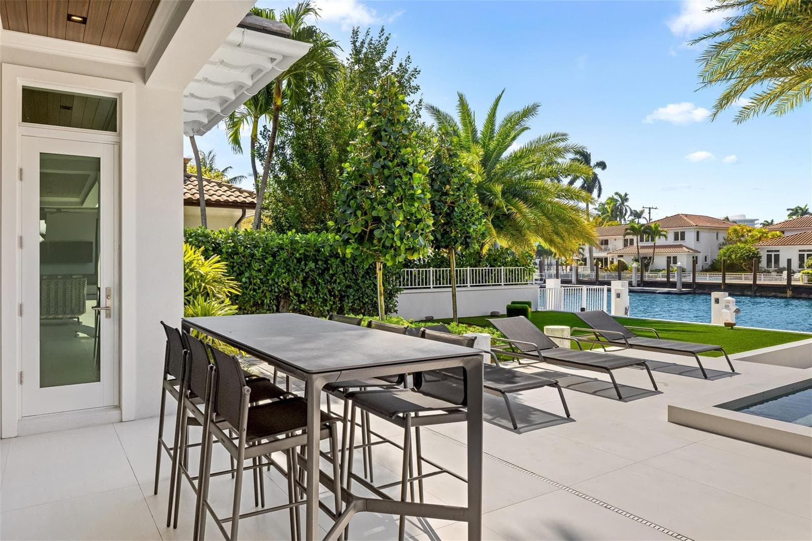 2520 Del Lago Dr