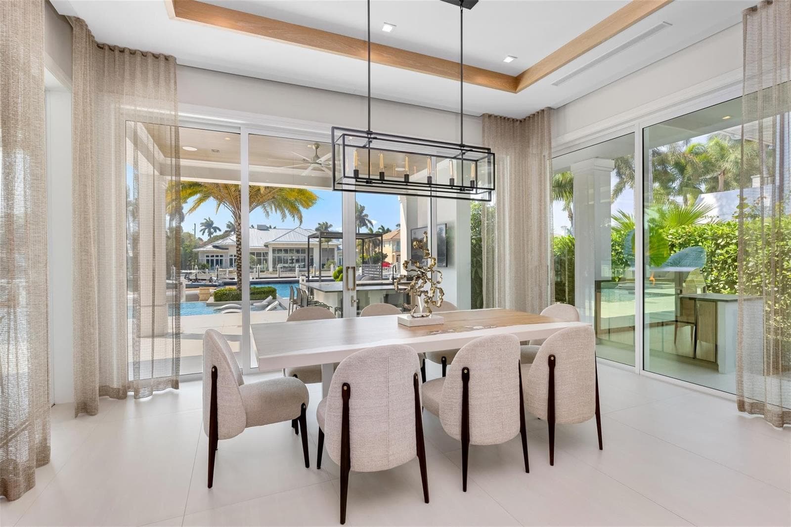 2520 Del Lago Dr