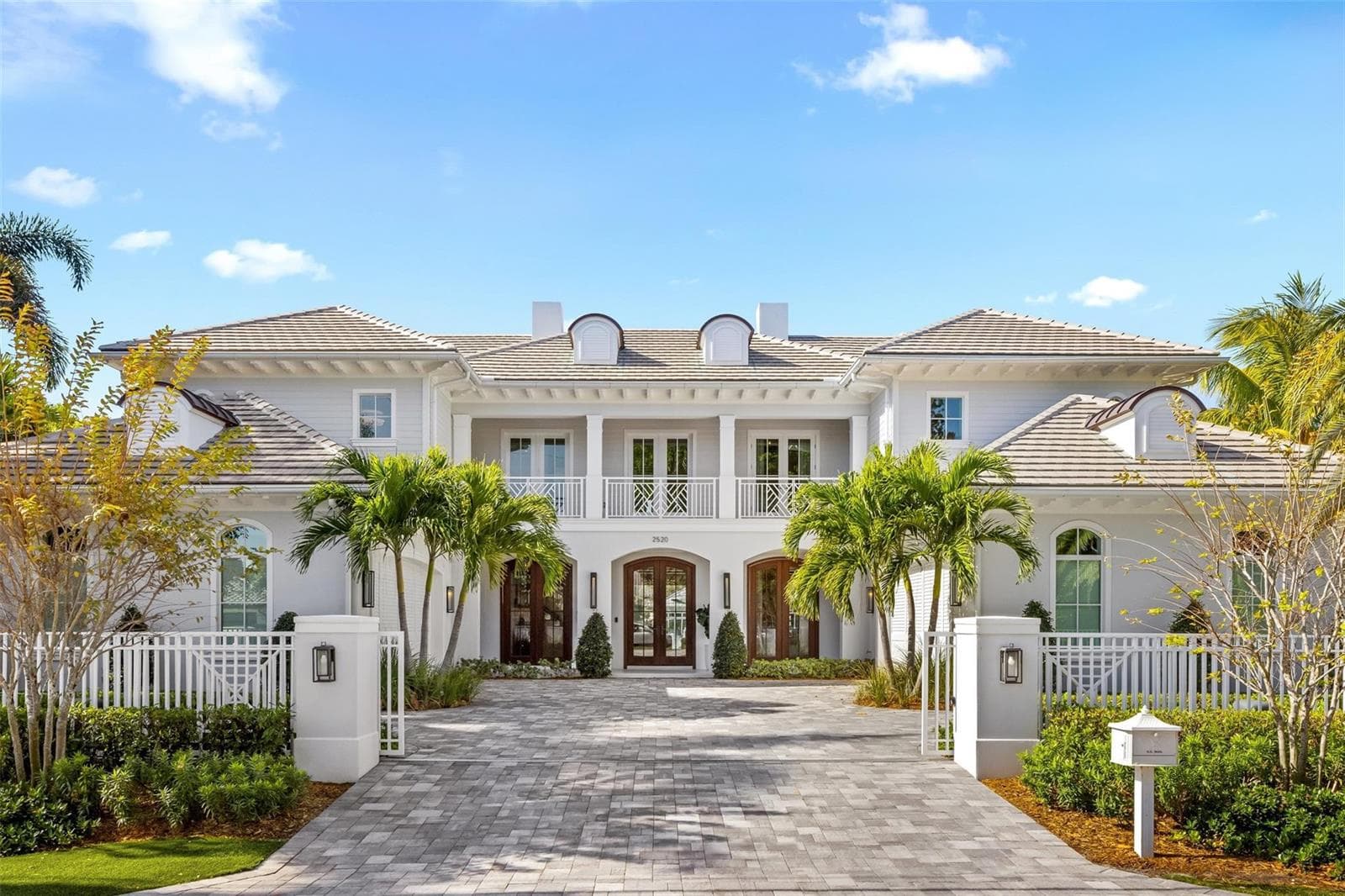 2520 Del Lago Dr