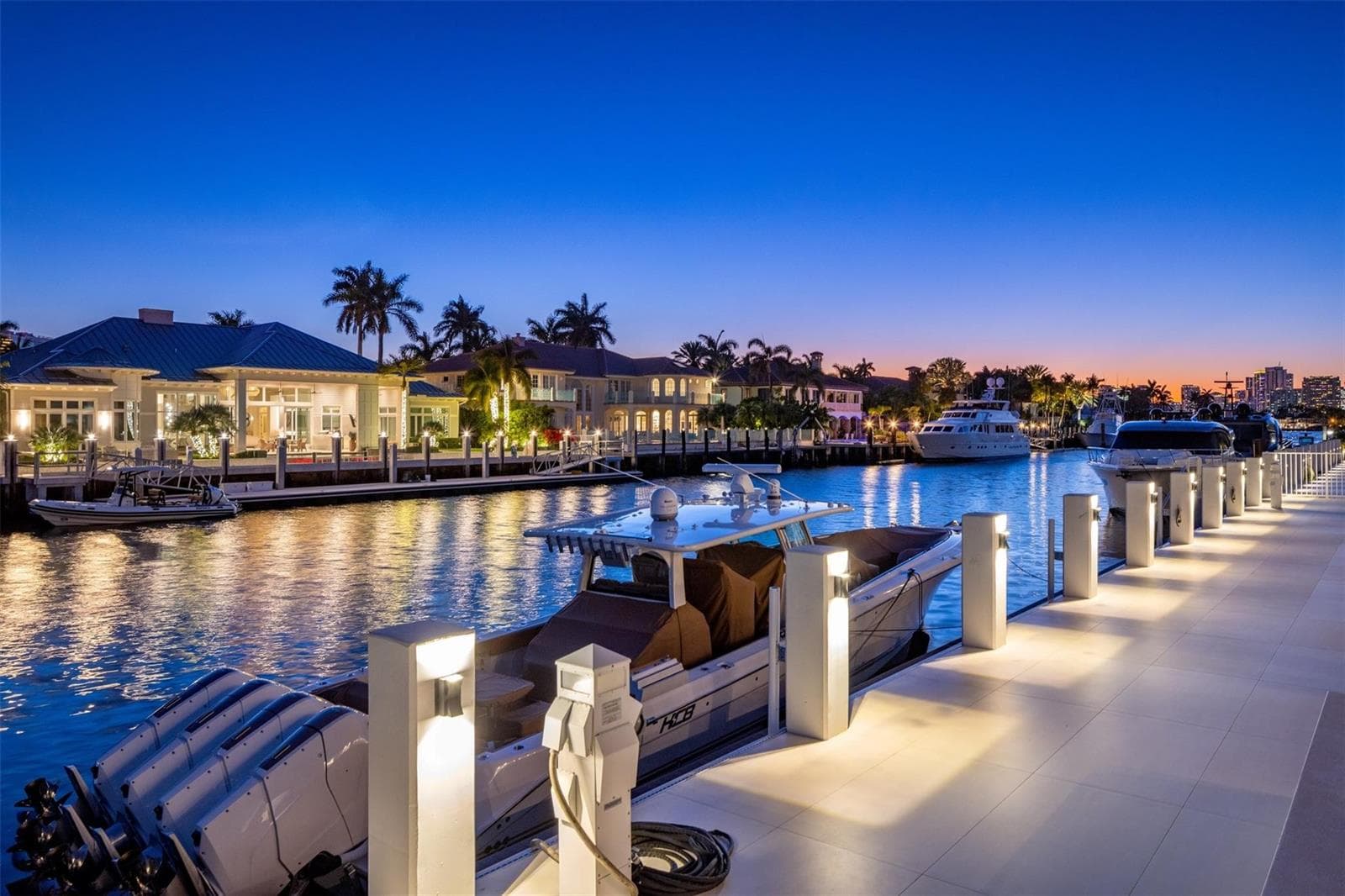 2520 Del Lago Dr