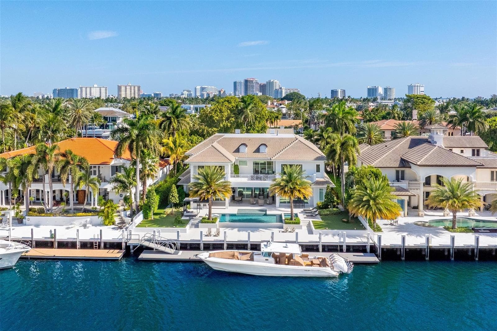 2520 Del Lago Dr