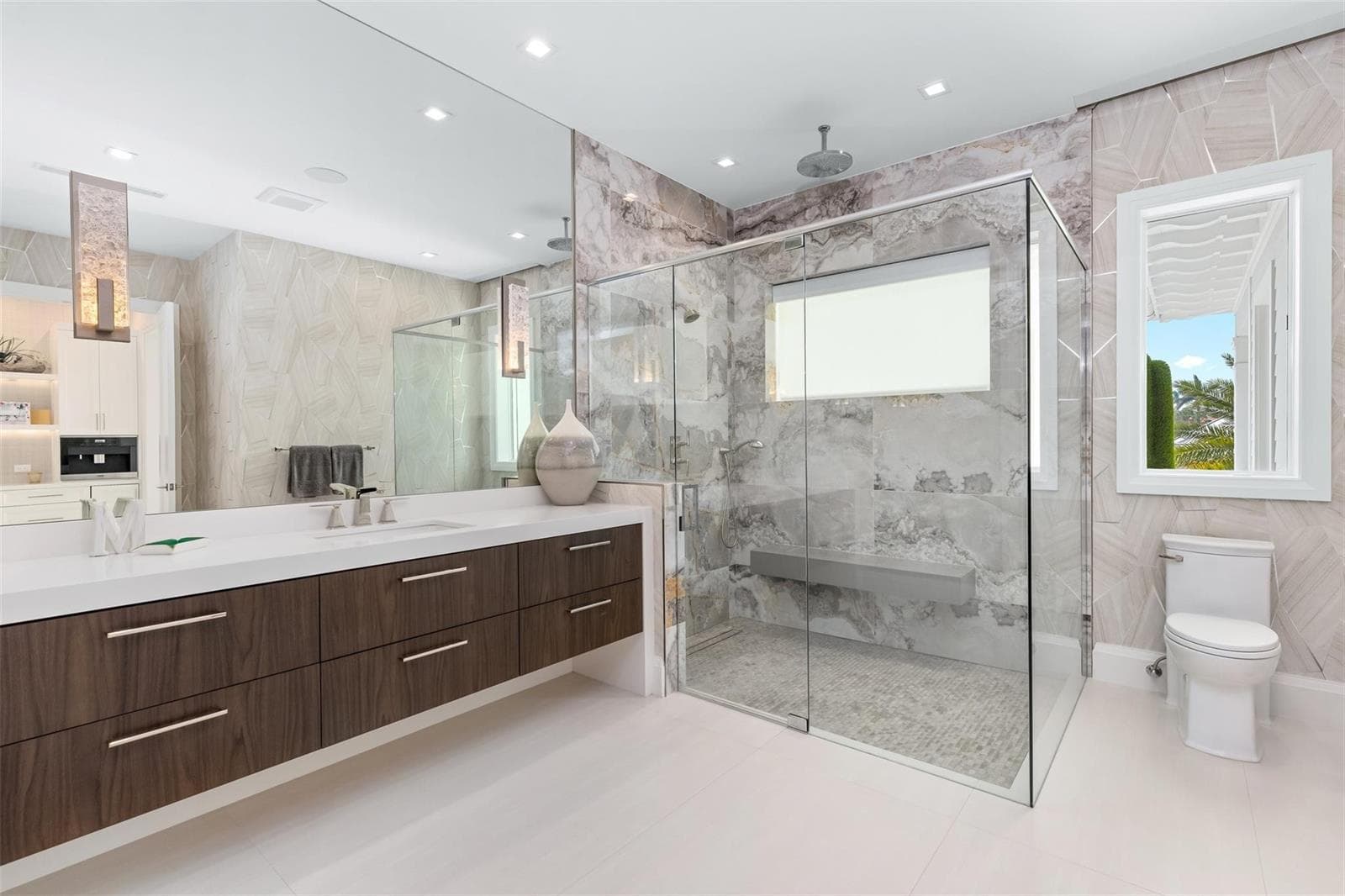 2520 Del Lago Dr