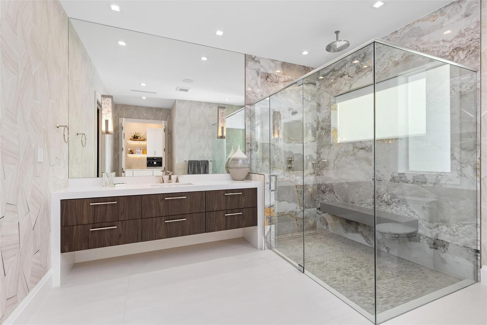 2520 Del Lago Dr