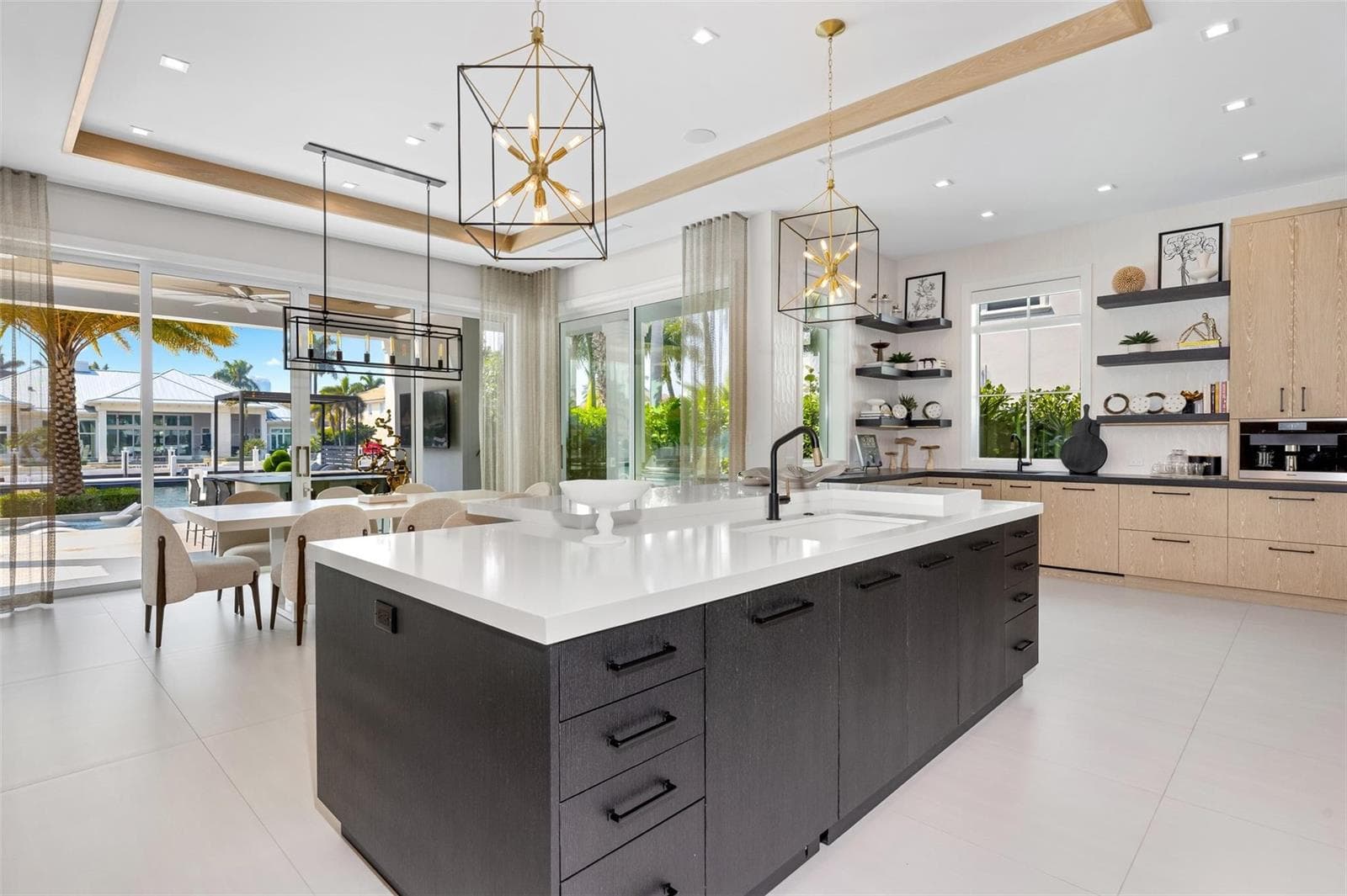 2520 Del Lago Dr
