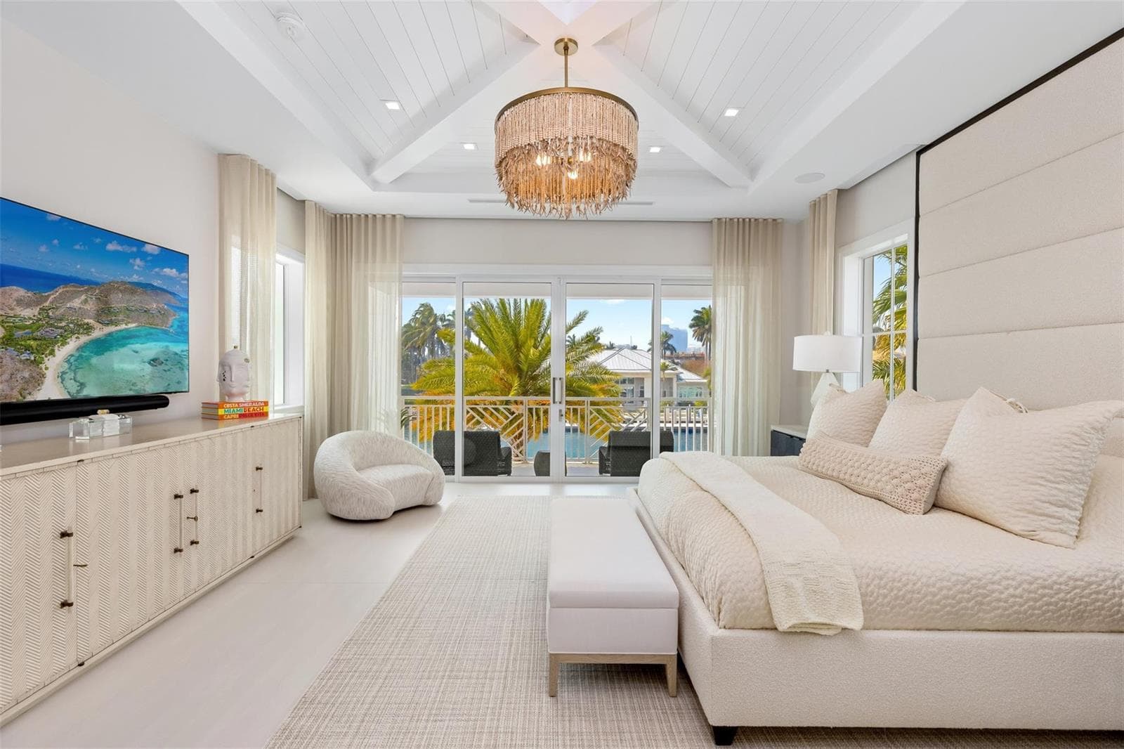 2520 Del Lago Dr