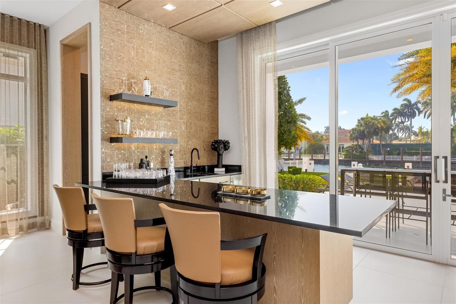 2520 Del Lago Dr