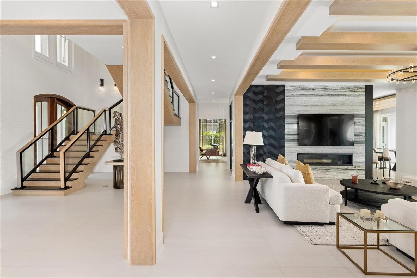 2520 Del Lago Dr