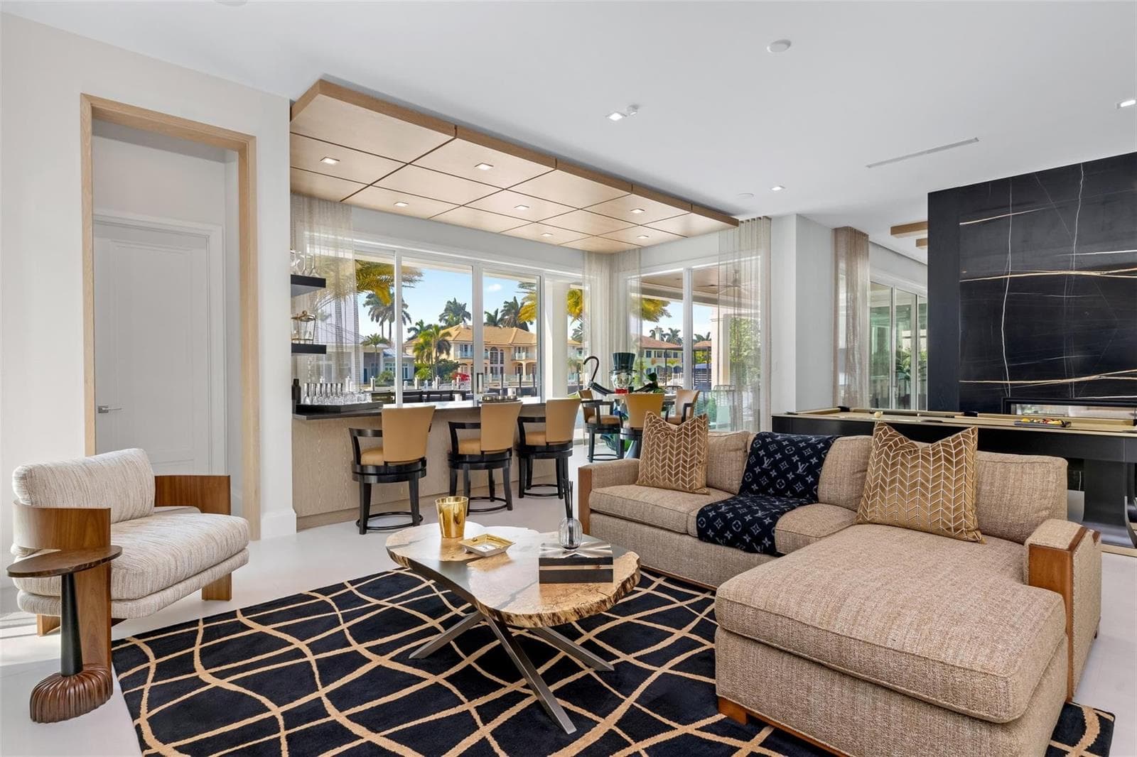 2520 Del Lago Dr