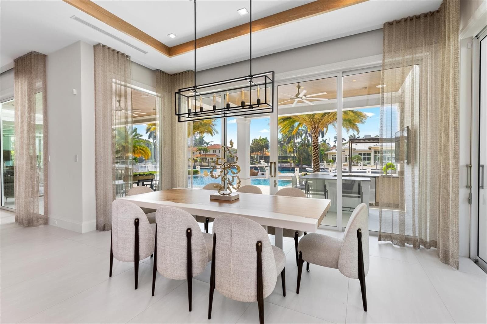 2520 Del Lago Dr