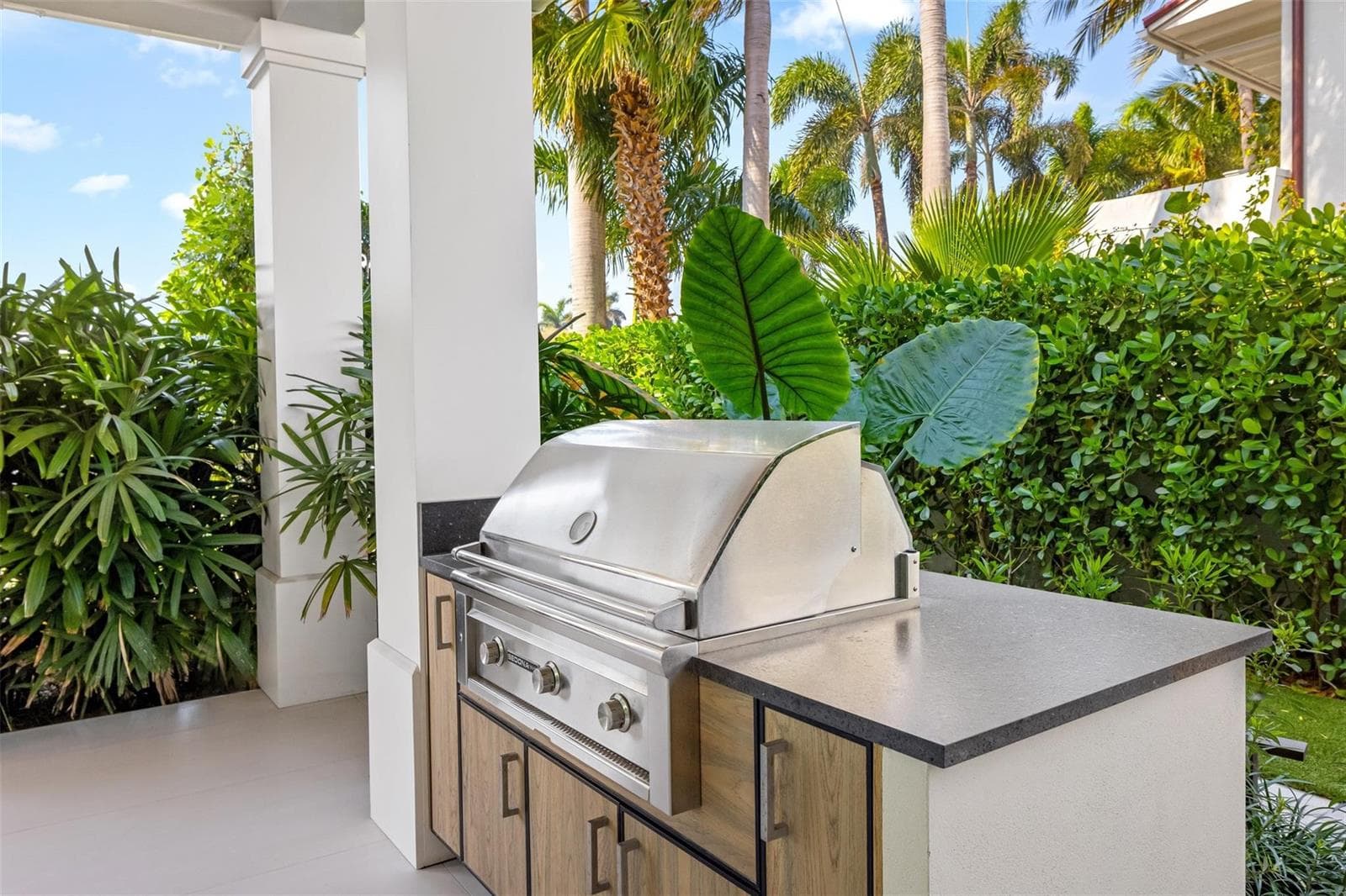 2520 Del Lago Dr