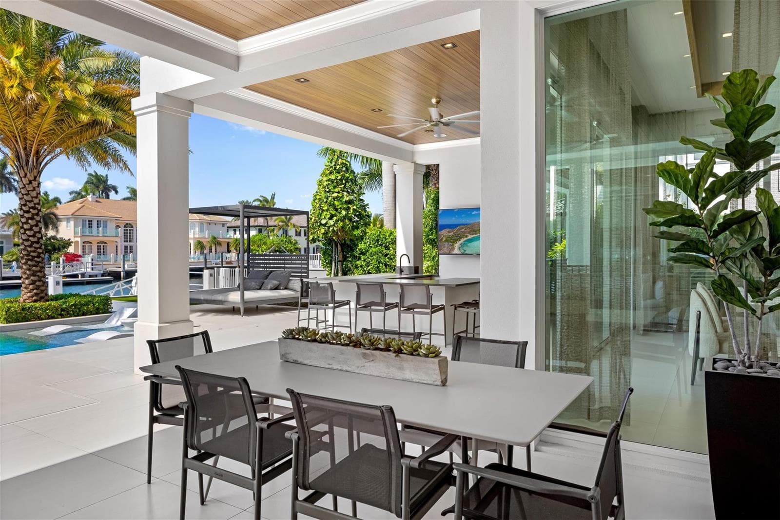 2520 Del Lago Dr