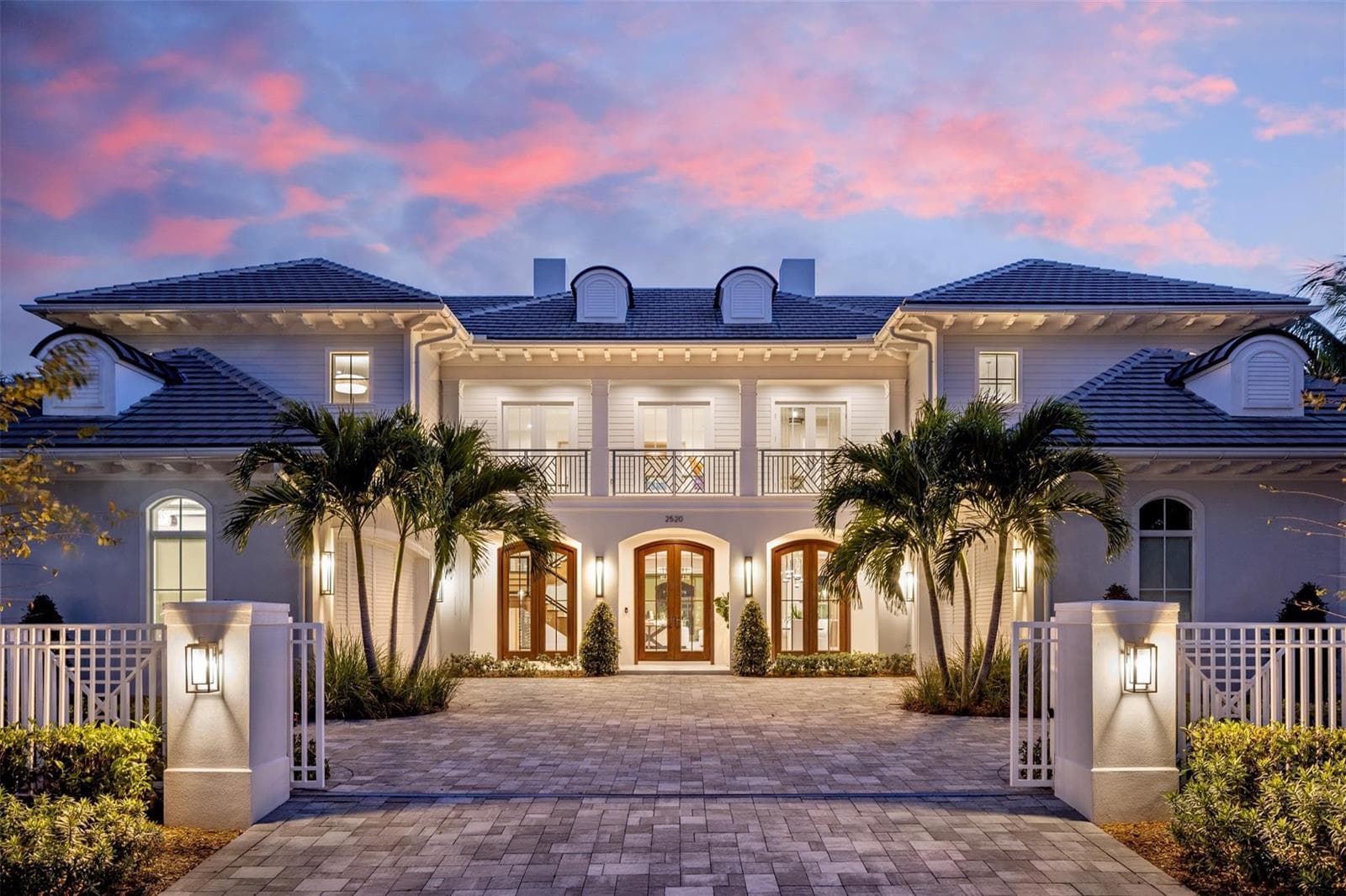 2520 Del Lago Dr
