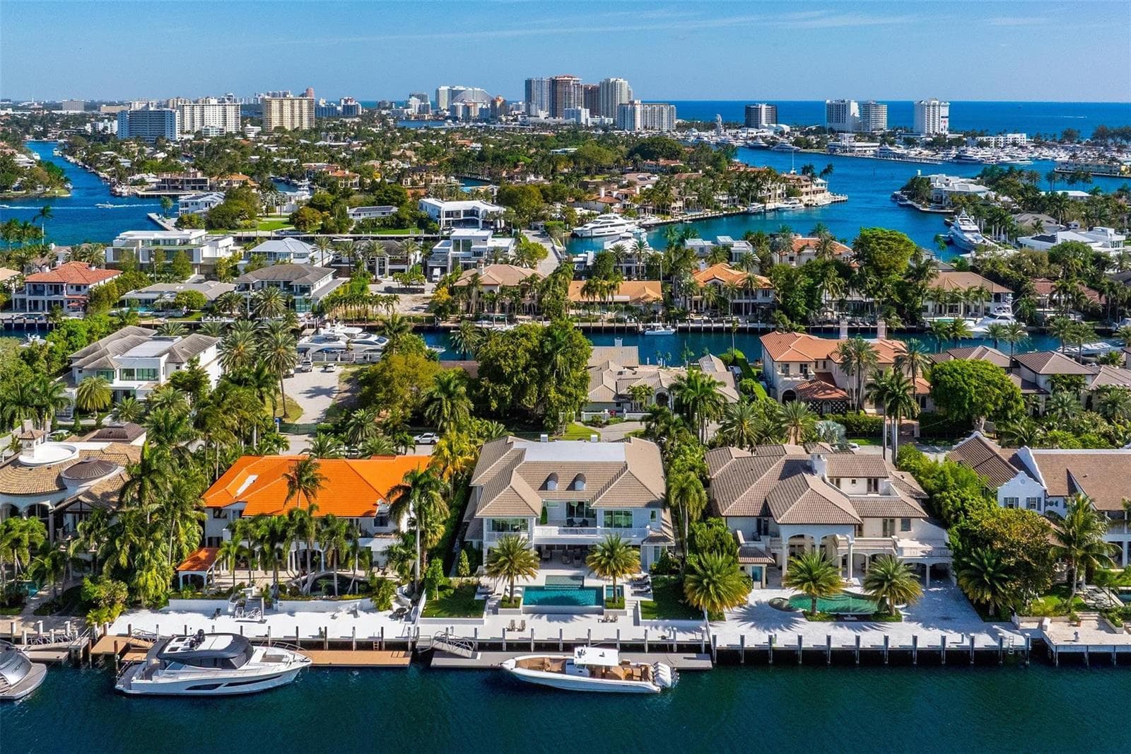 2520 Del Lago Dr