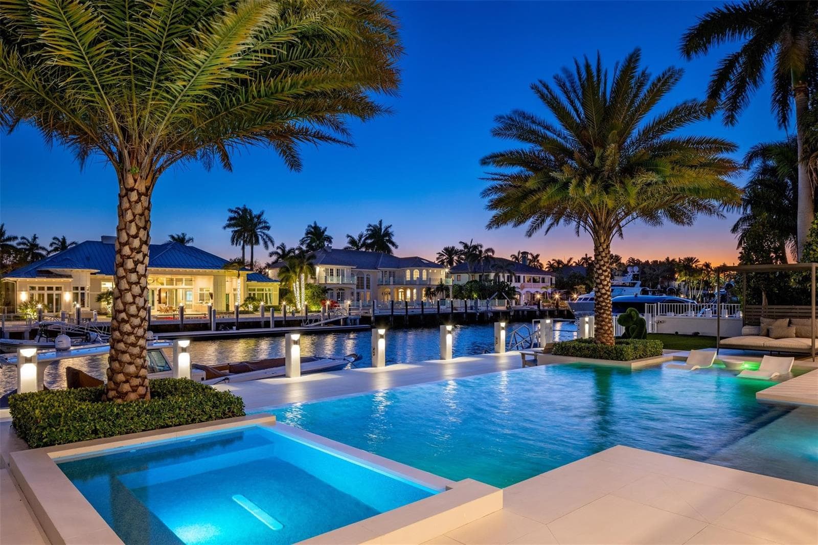 2520 Del Lago Dr
