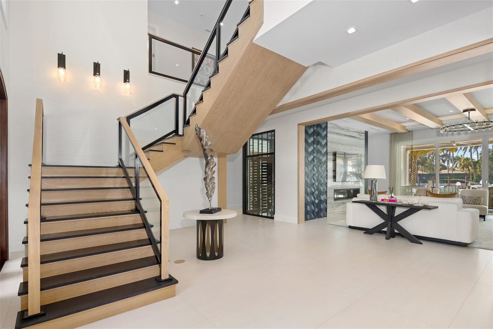 2520 Del Lago Dr