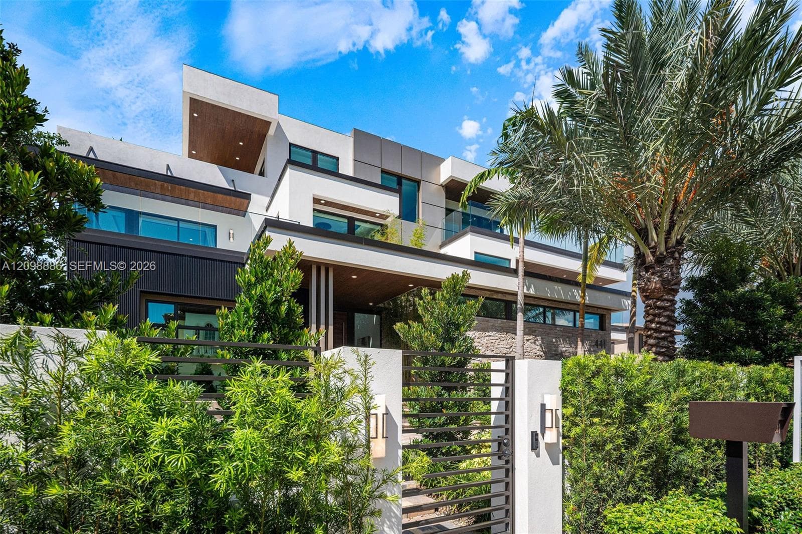 441 Isle of Palms Dr