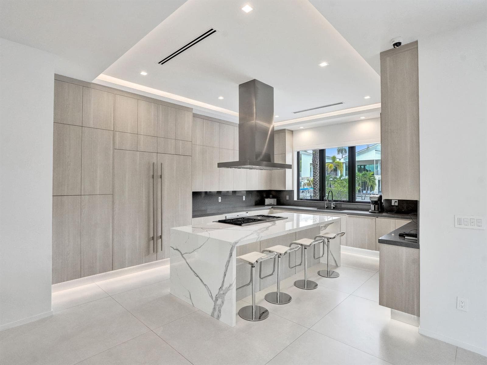 424 Coconut Isle Dr