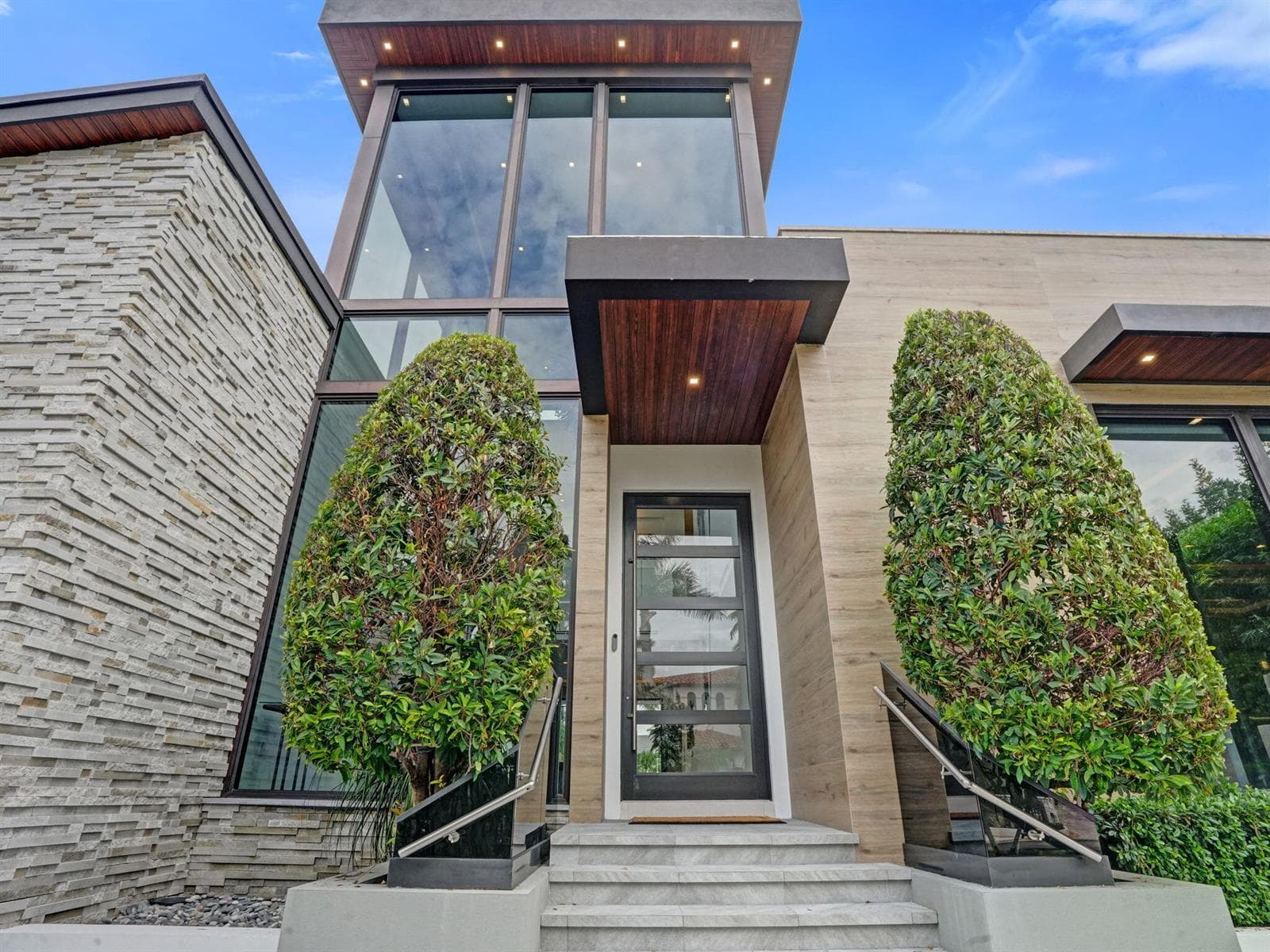 424 Coconut Isle Dr
