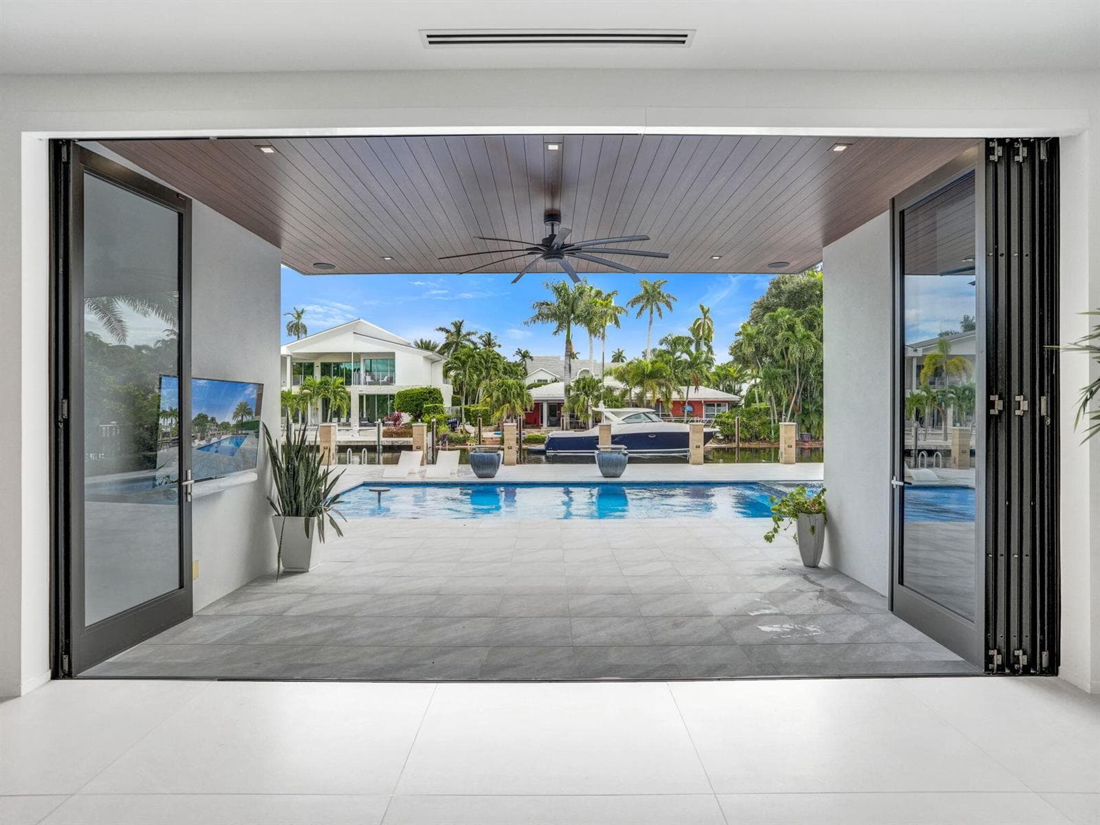 424 Coconut Isle Dr