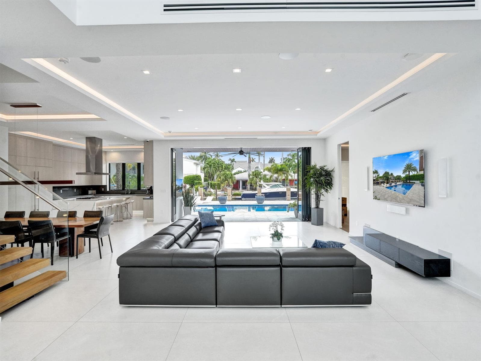424 Coconut Isle Dr