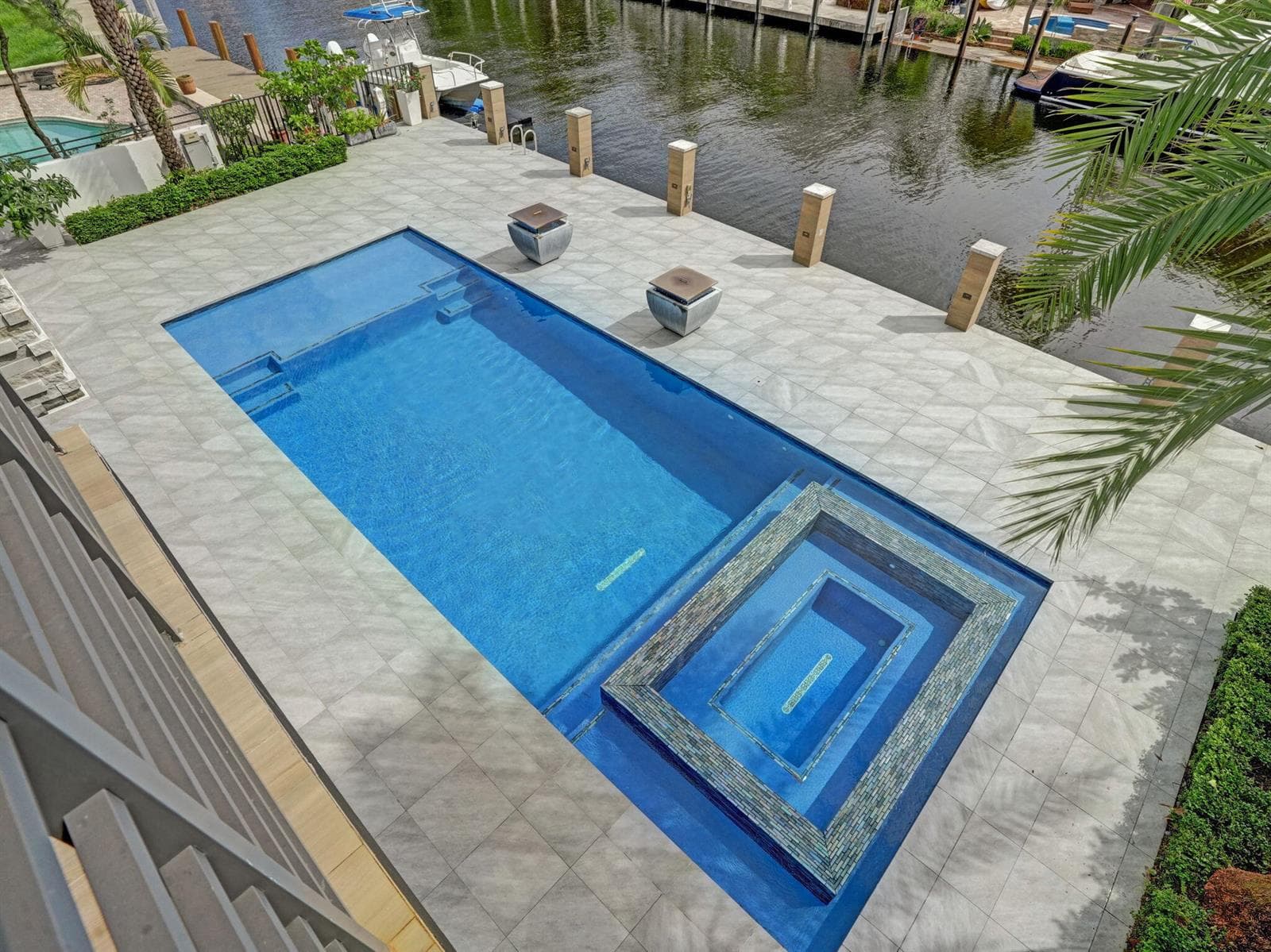 424 Coconut Isle Dr