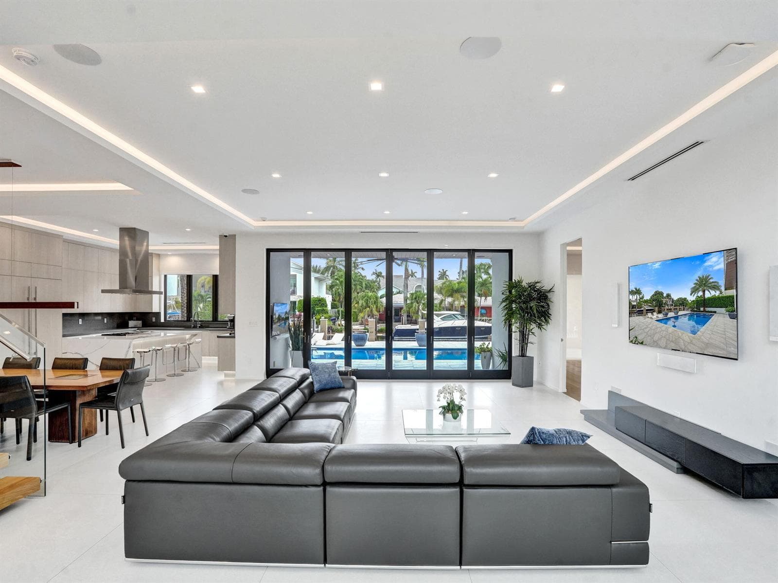 424 Coconut Isle Dr