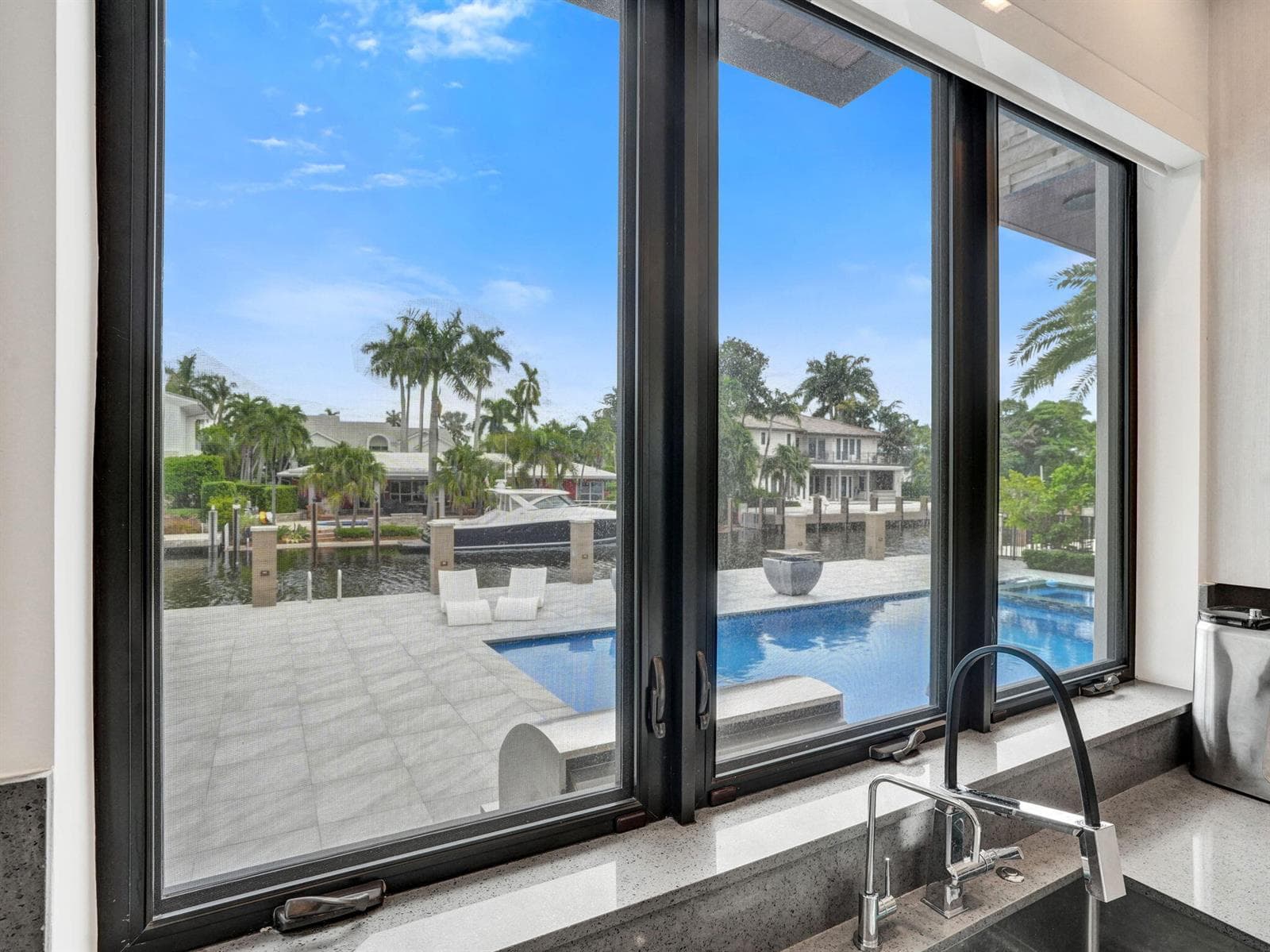 424 Coconut Isle Dr