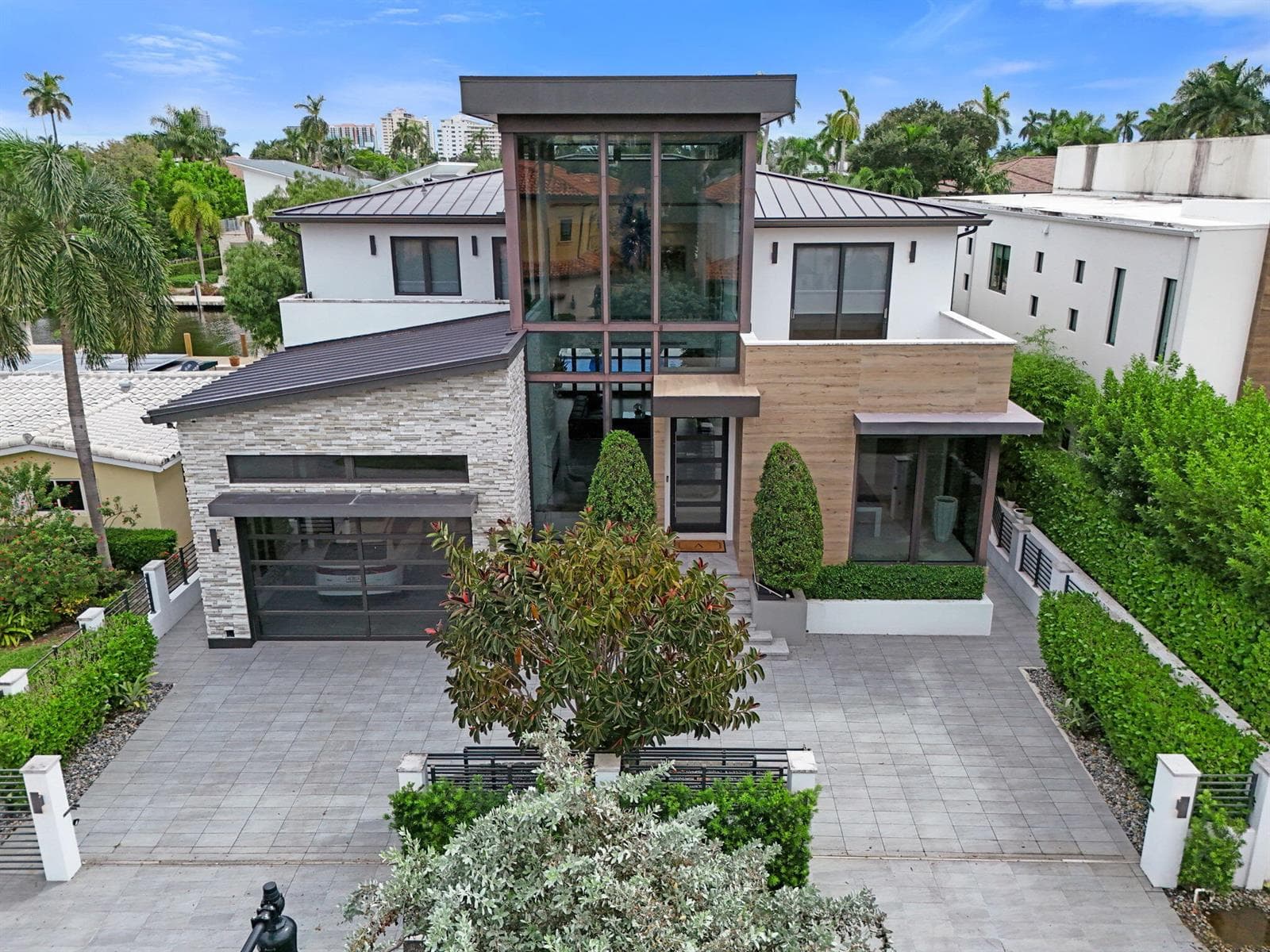 424 Coconut Isle Dr