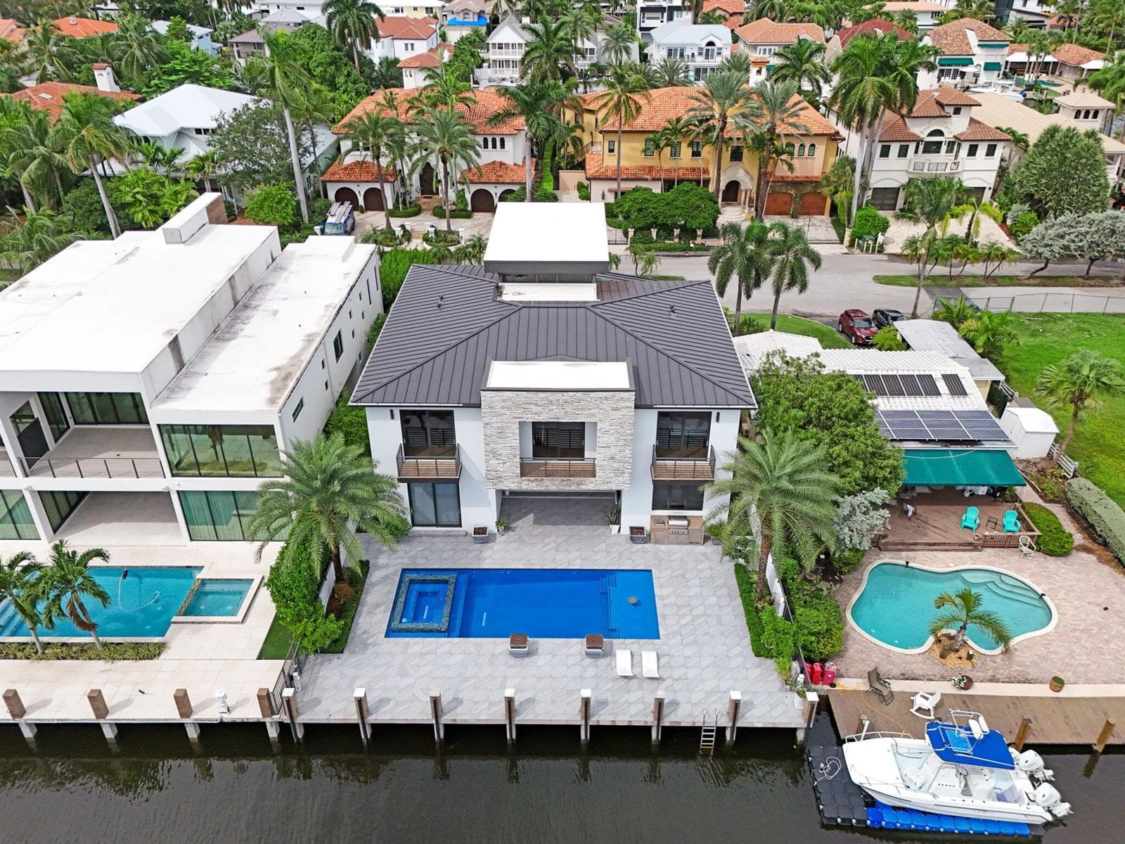424 Coconut Isle Dr