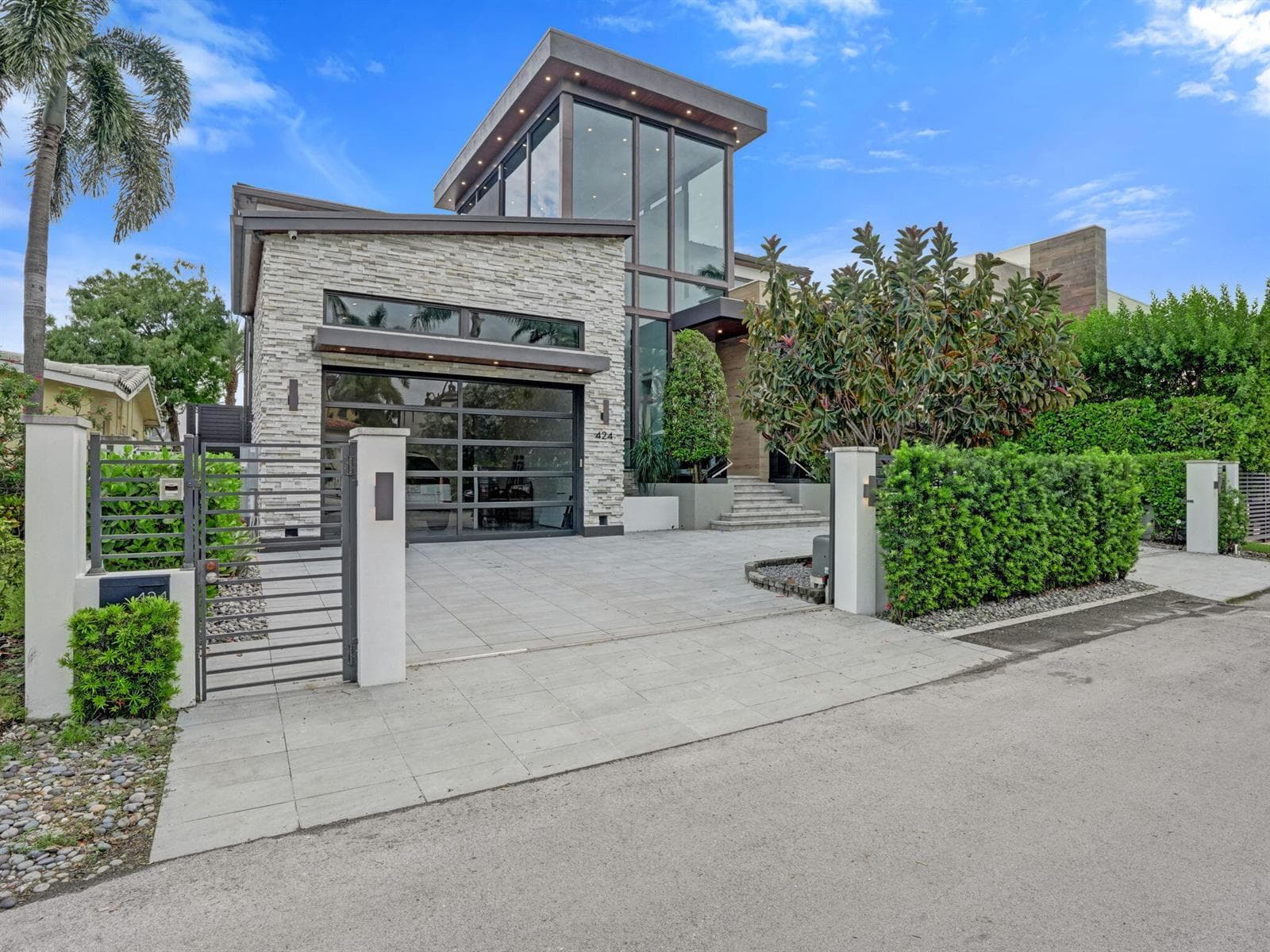 424 Coconut Isle Dr