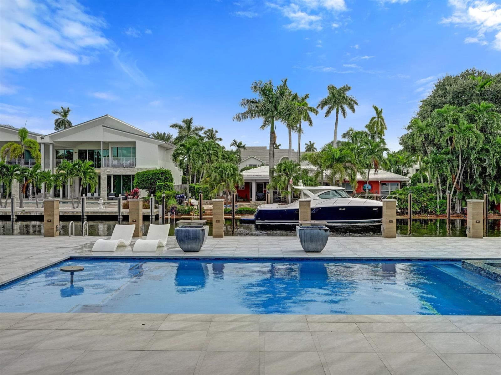 424 Coconut Isle Dr