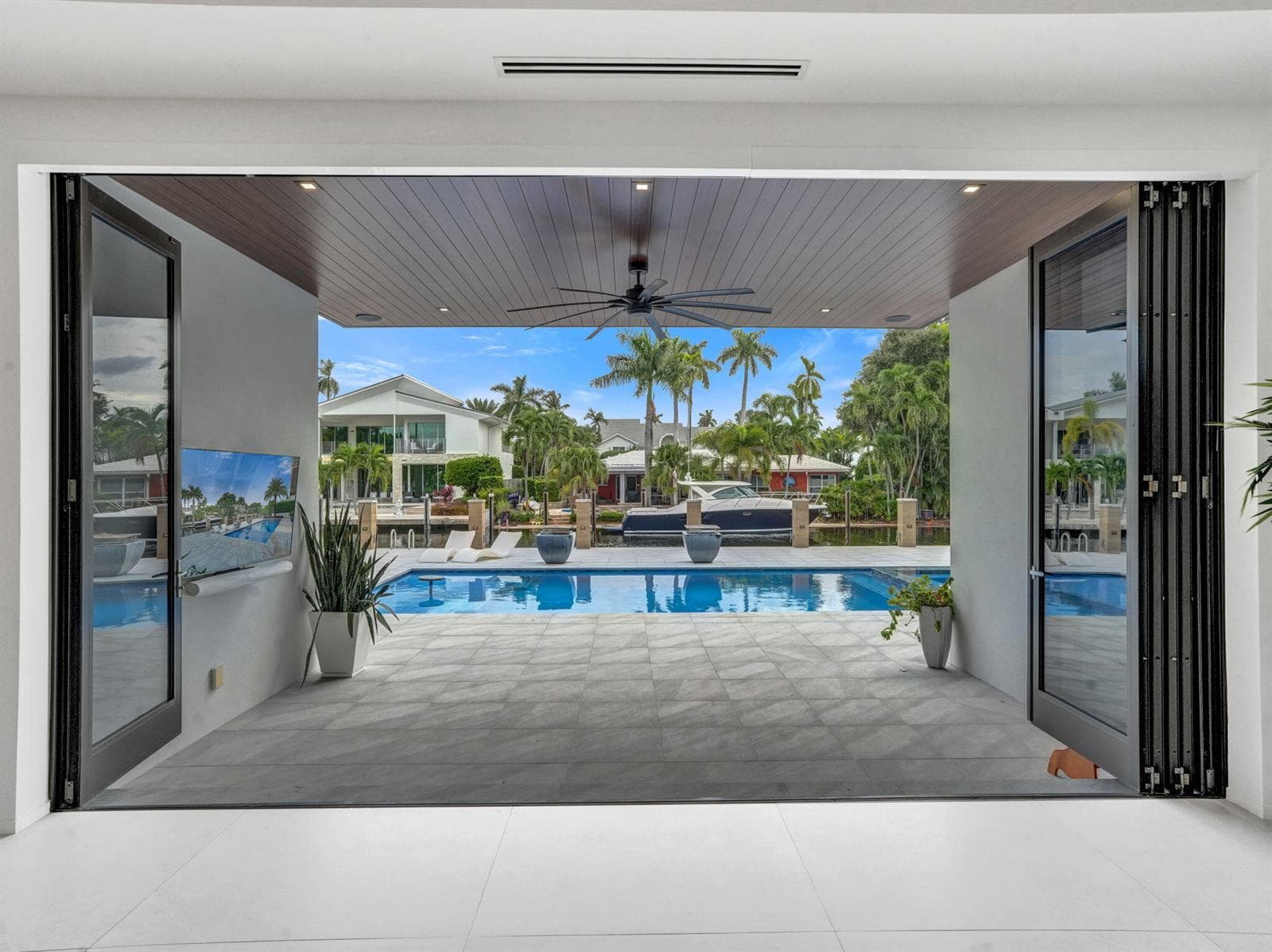 424 Coconut Isle Dr