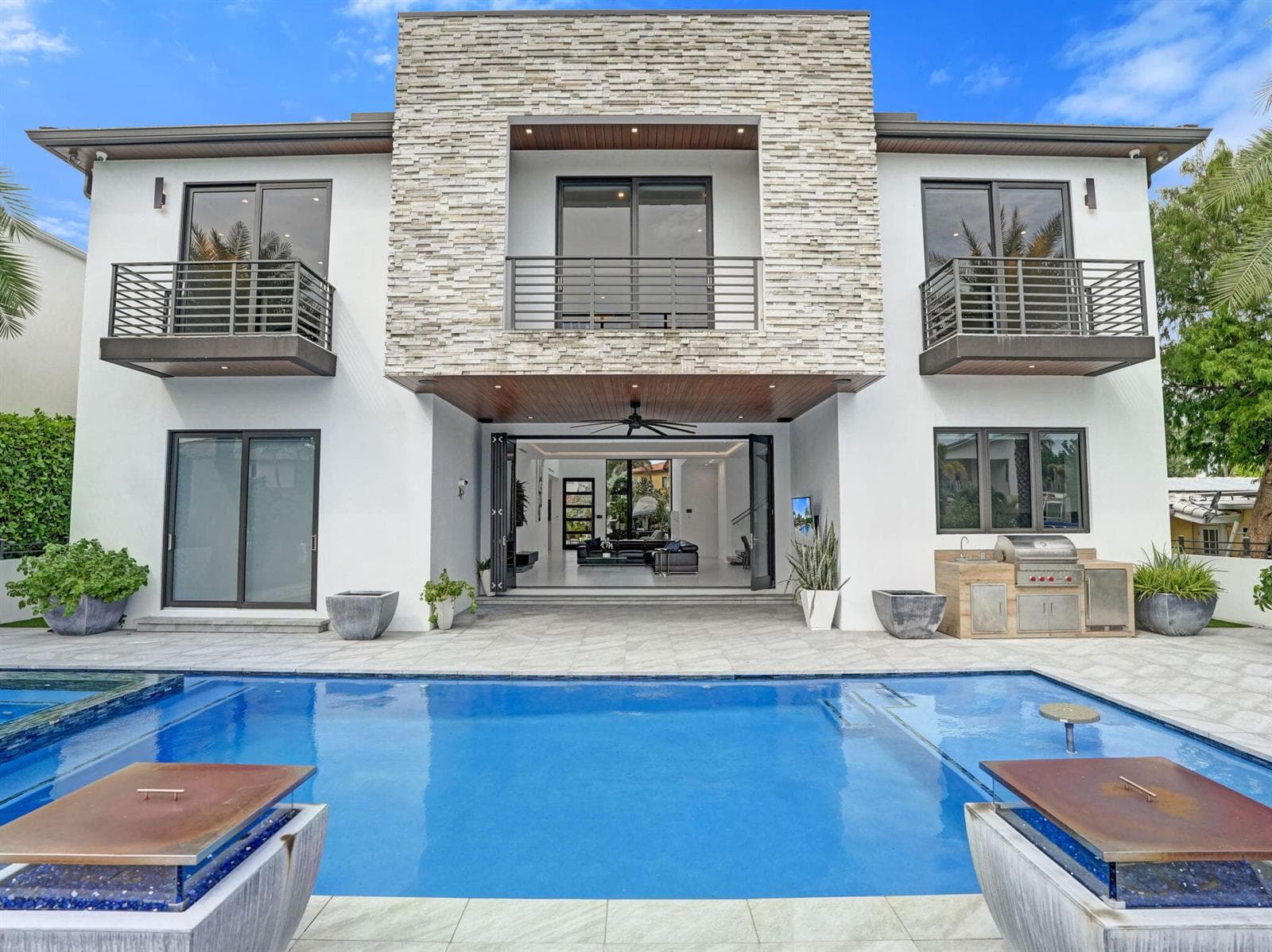 424 Coconut Isle Dr