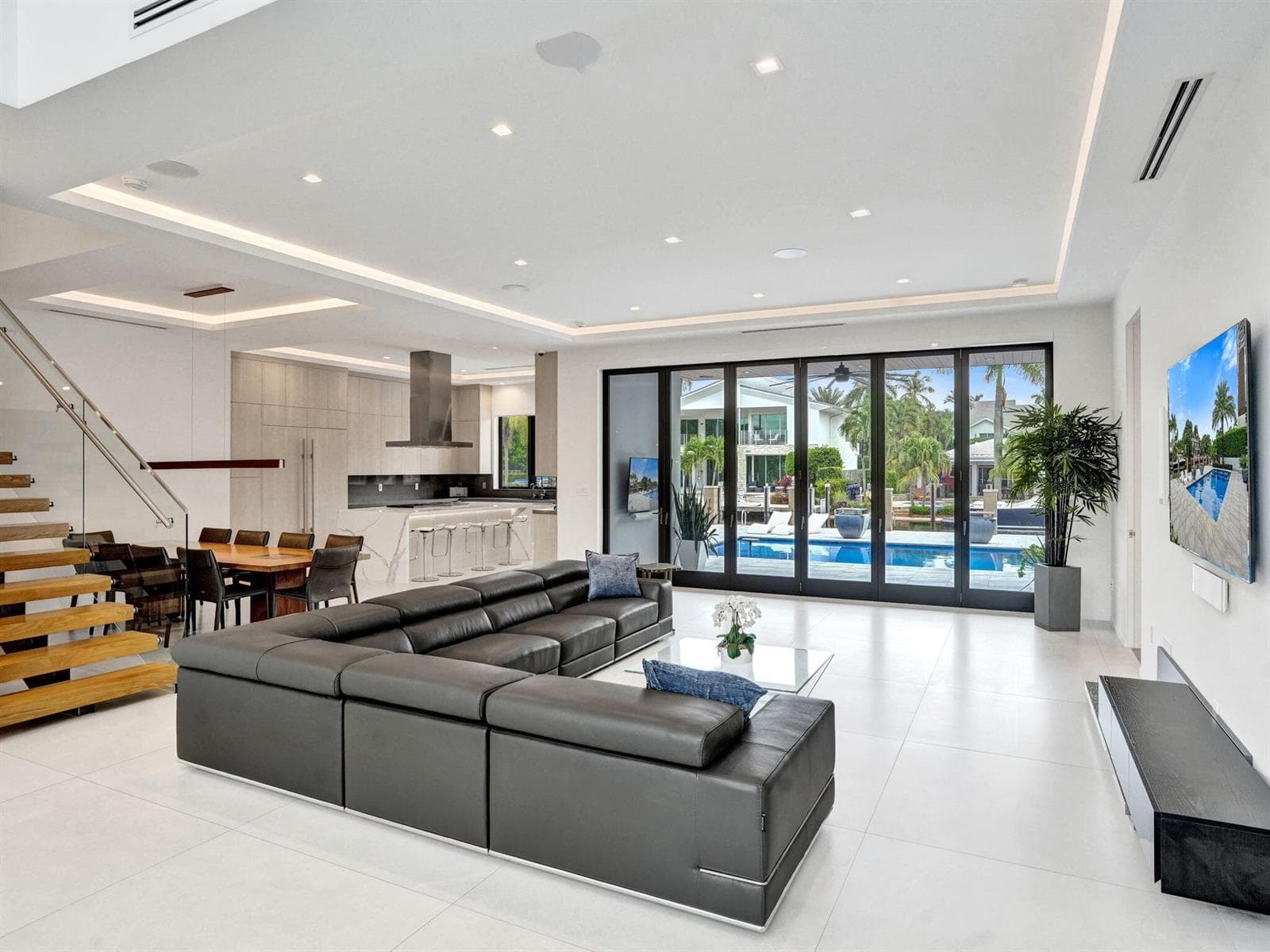 424 Coconut Isle Dr
