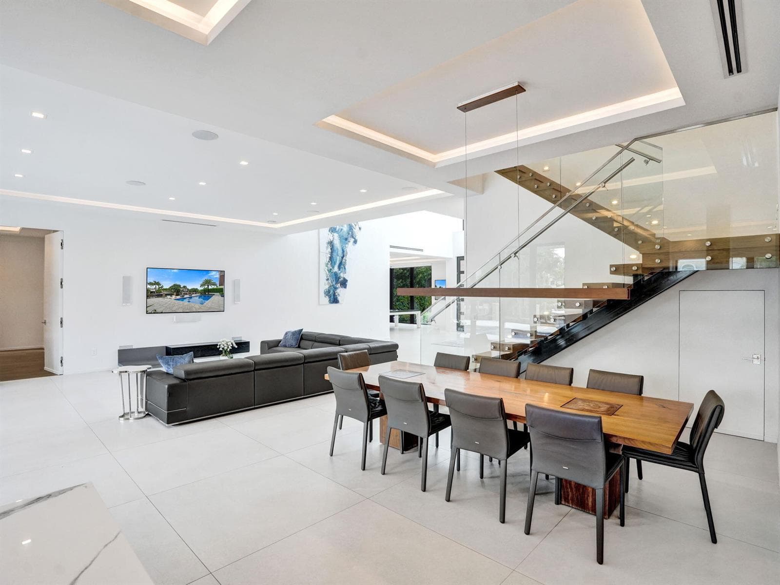 424 Coconut Isle Dr