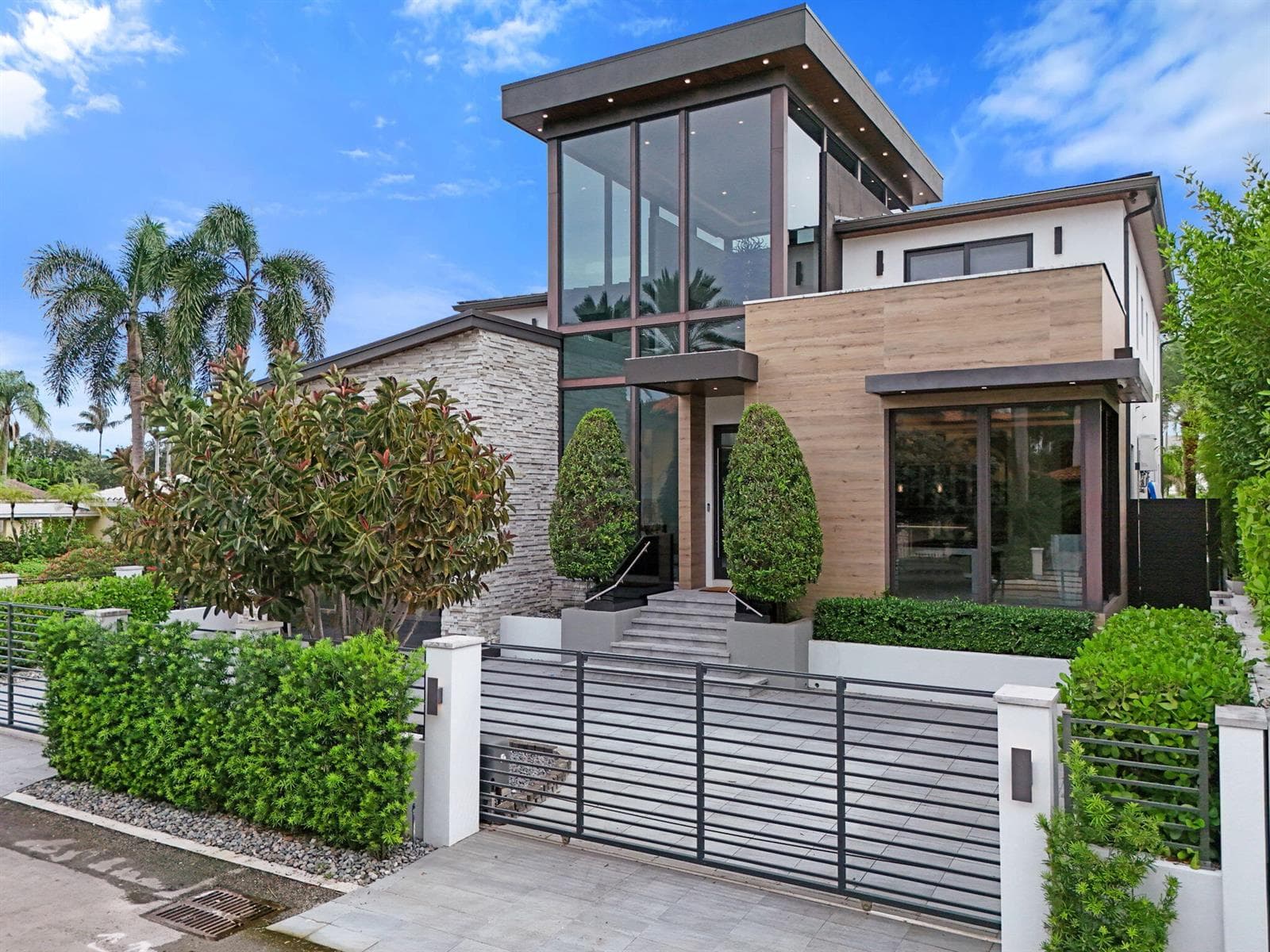 424 Coconut Isle Dr