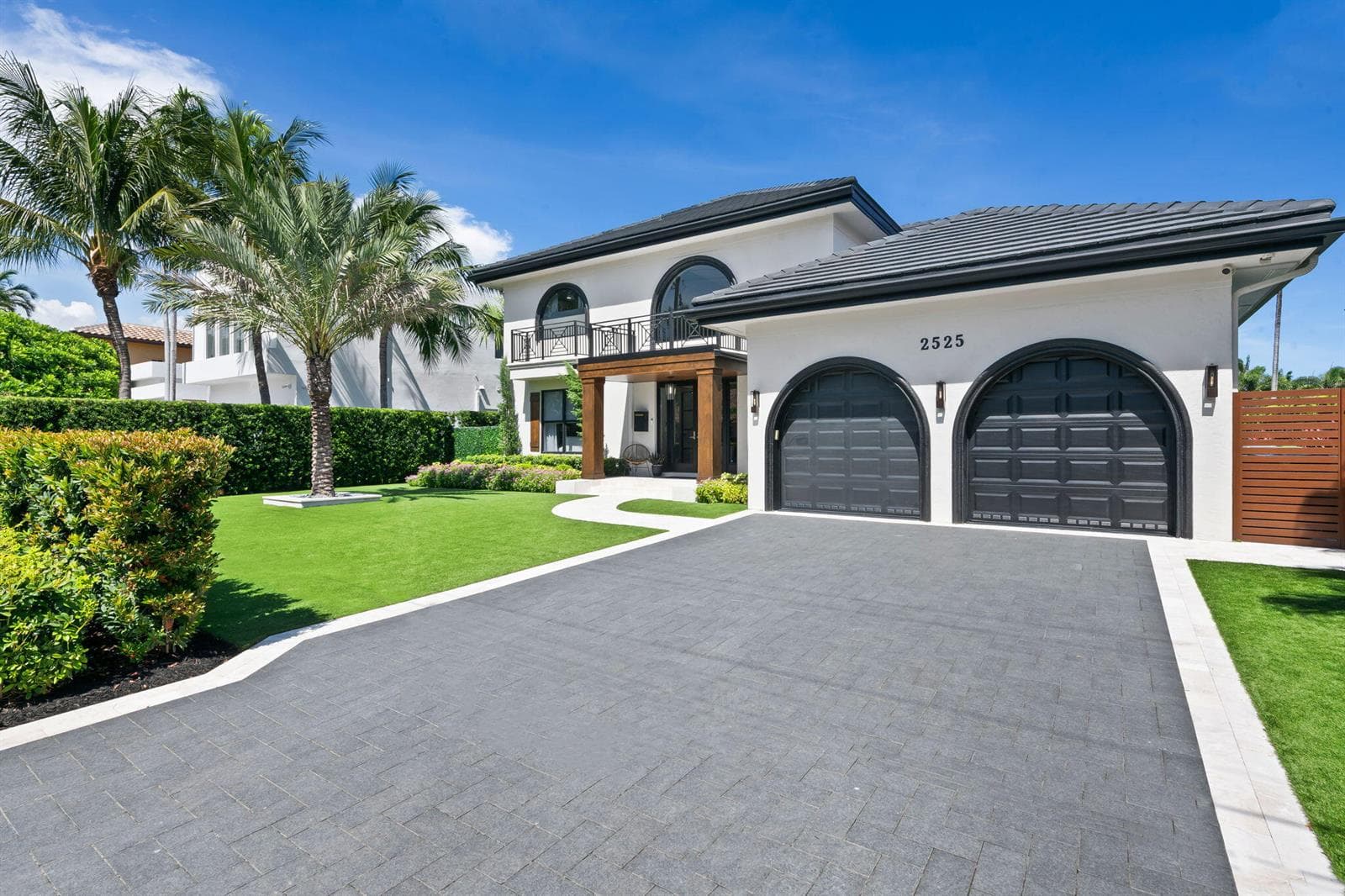 2525 Sea Island Dr