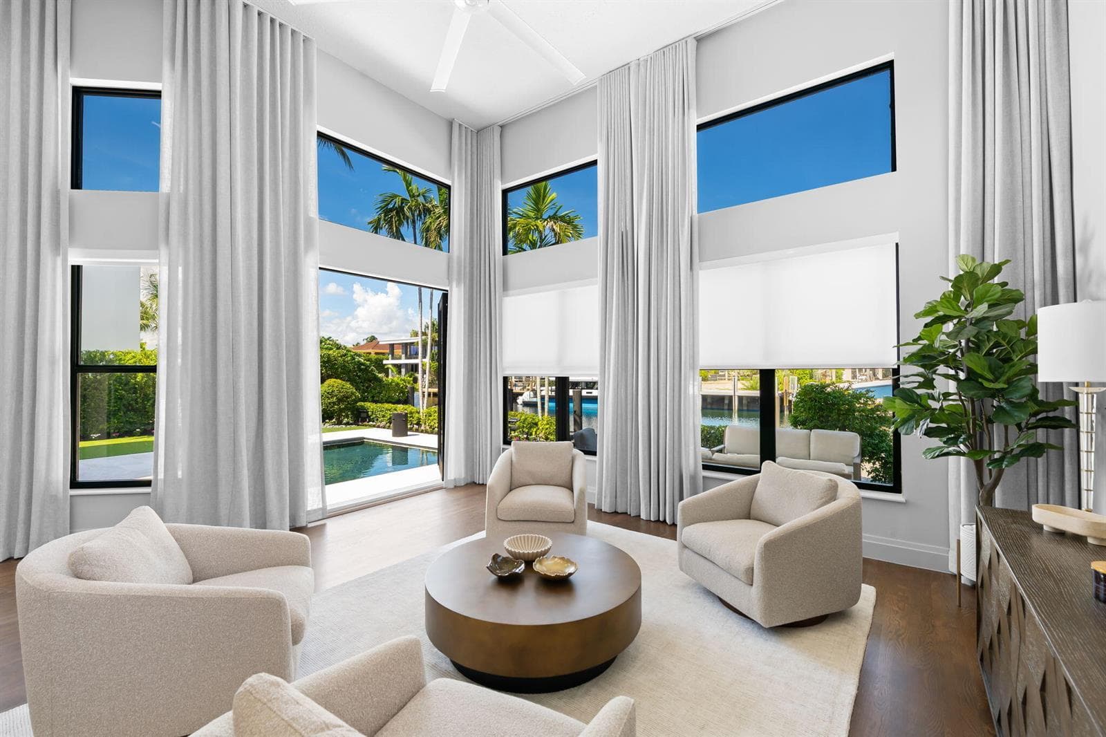2525 Sea Island Dr