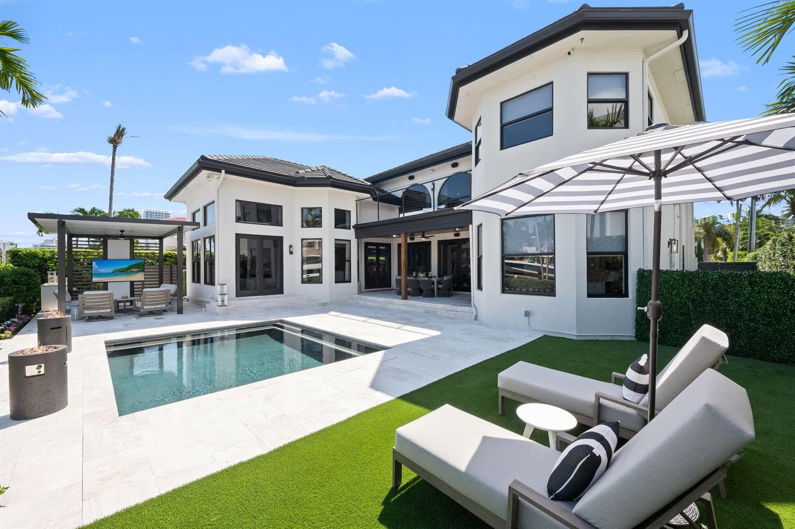 2525 Sea Island Dr