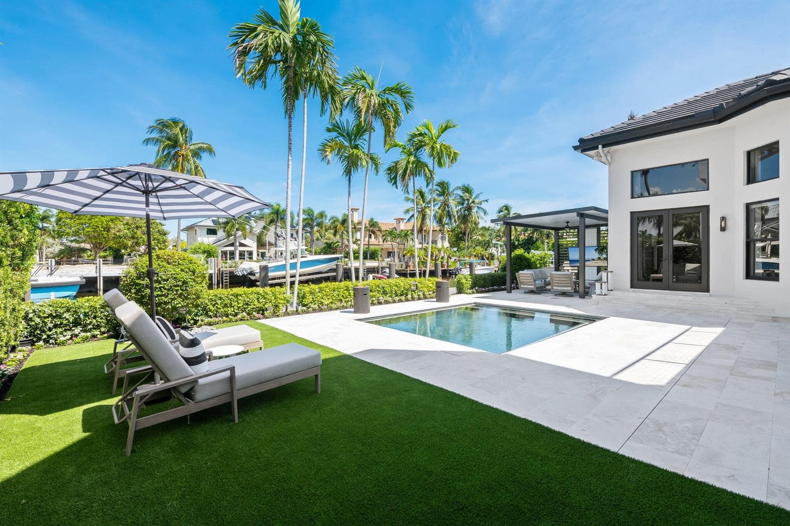 2525 Sea Island Dr