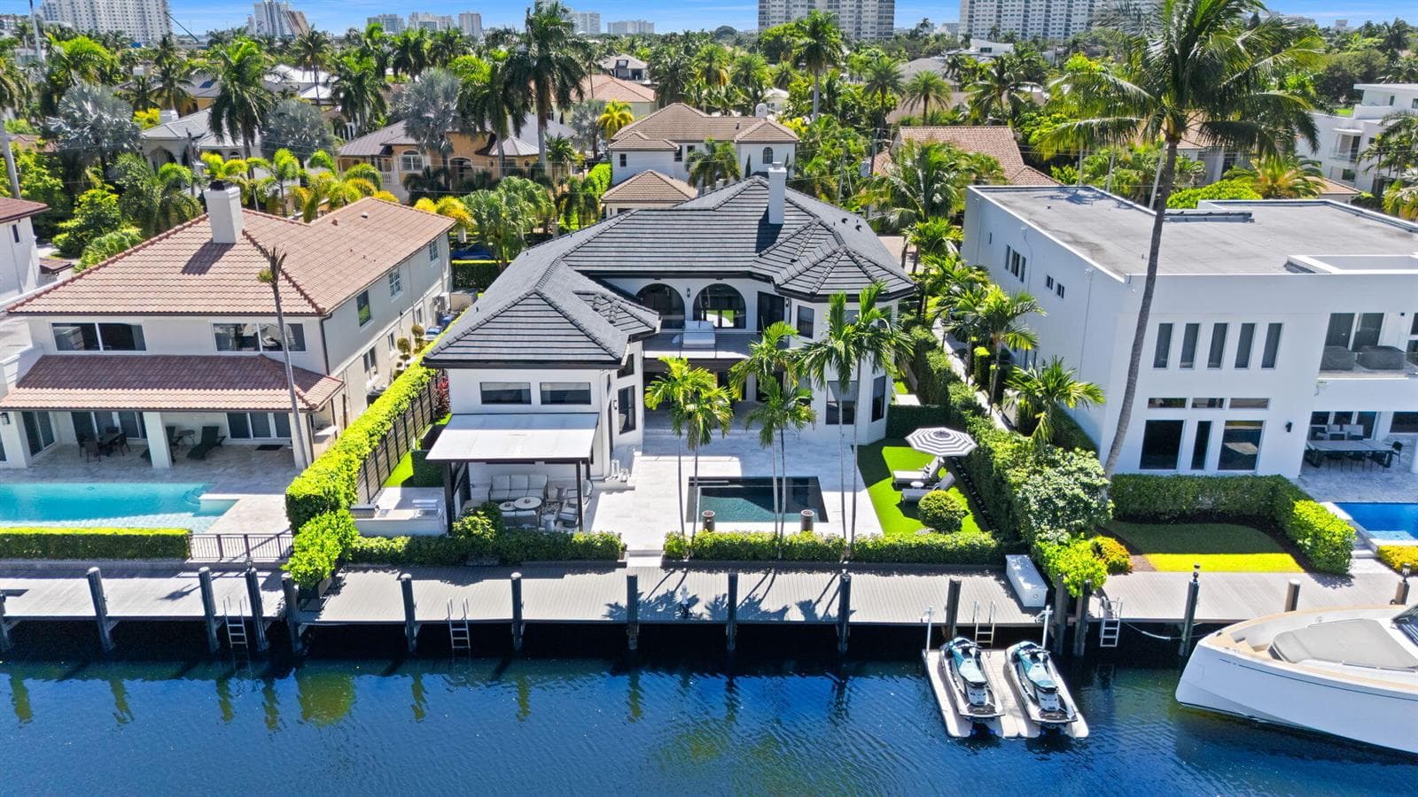 2525 Sea Island Dr
