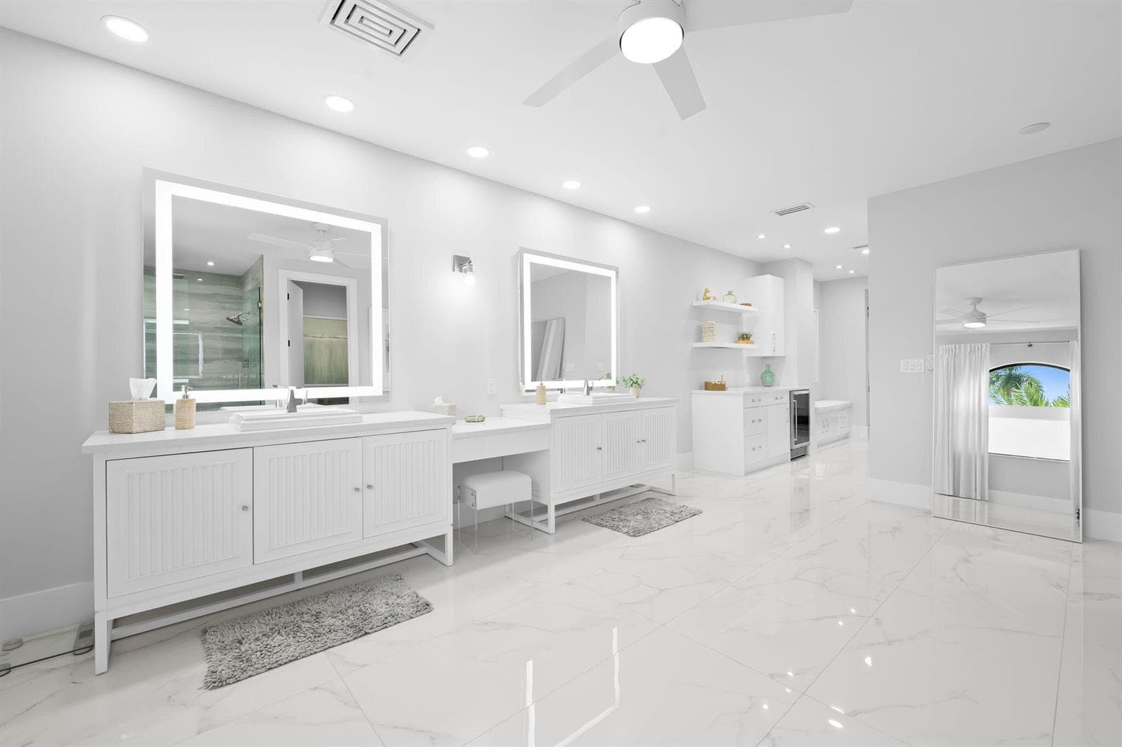 2525 Sea Island Dr